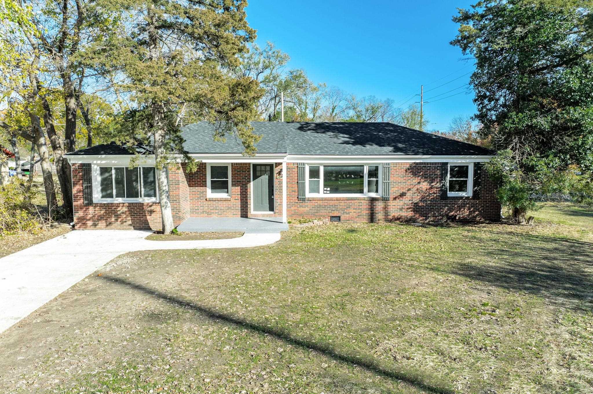 2608 N Clarence Ave Property Photo