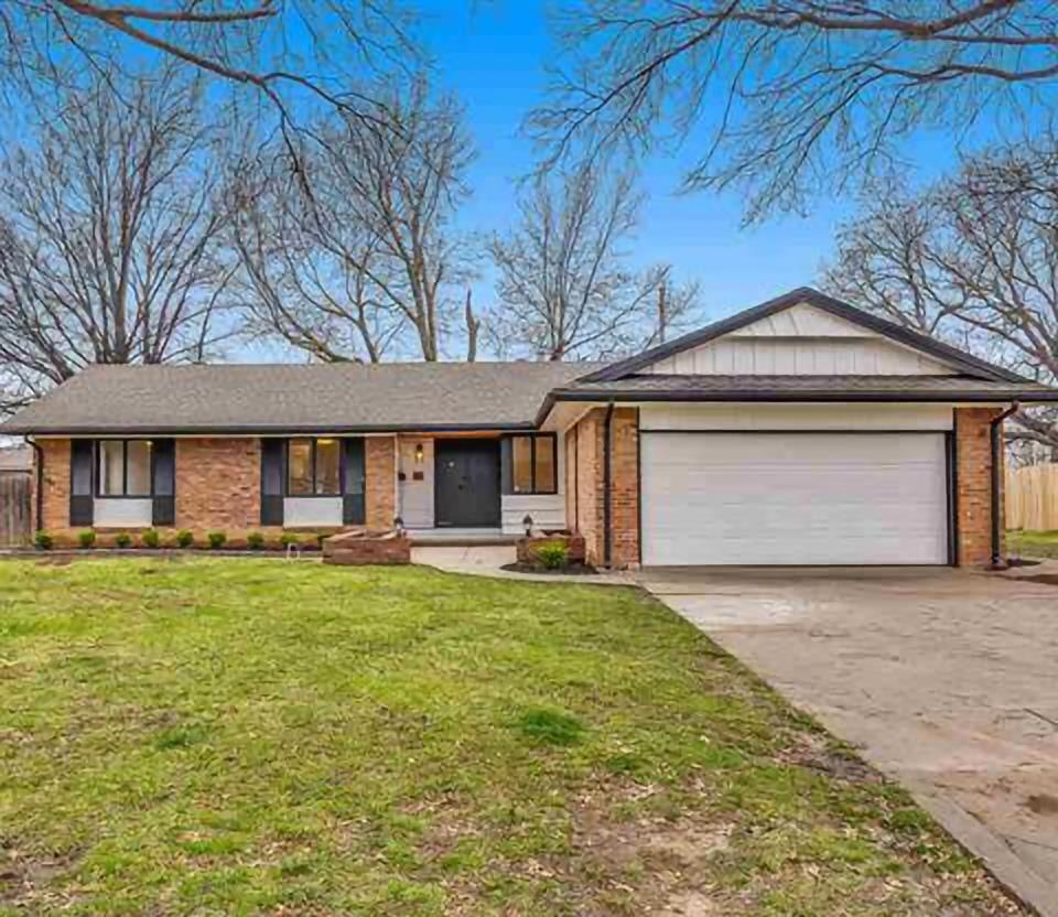 1151 N Pinecrest St Property Photo