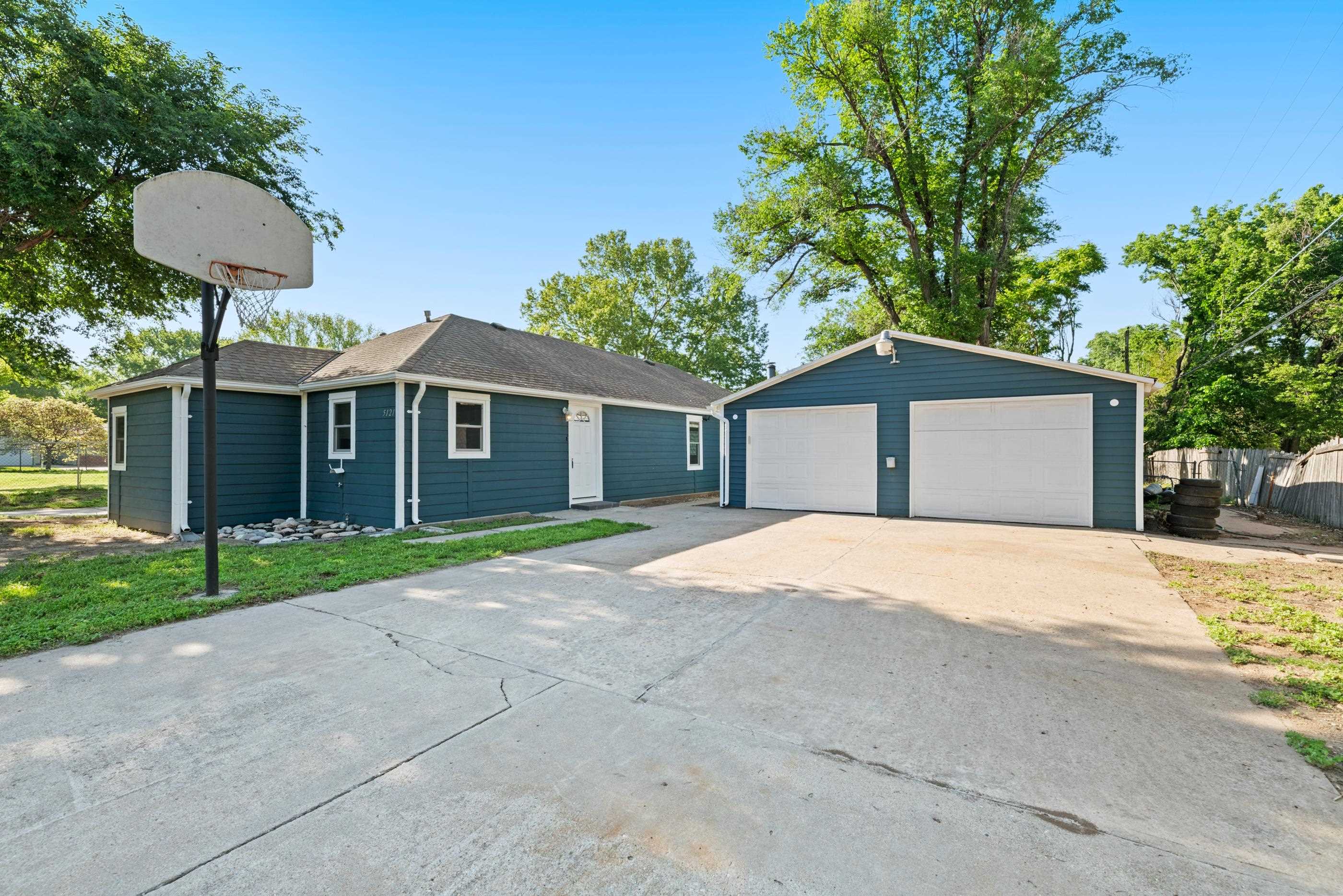 5121 W Elm Property Photo 1