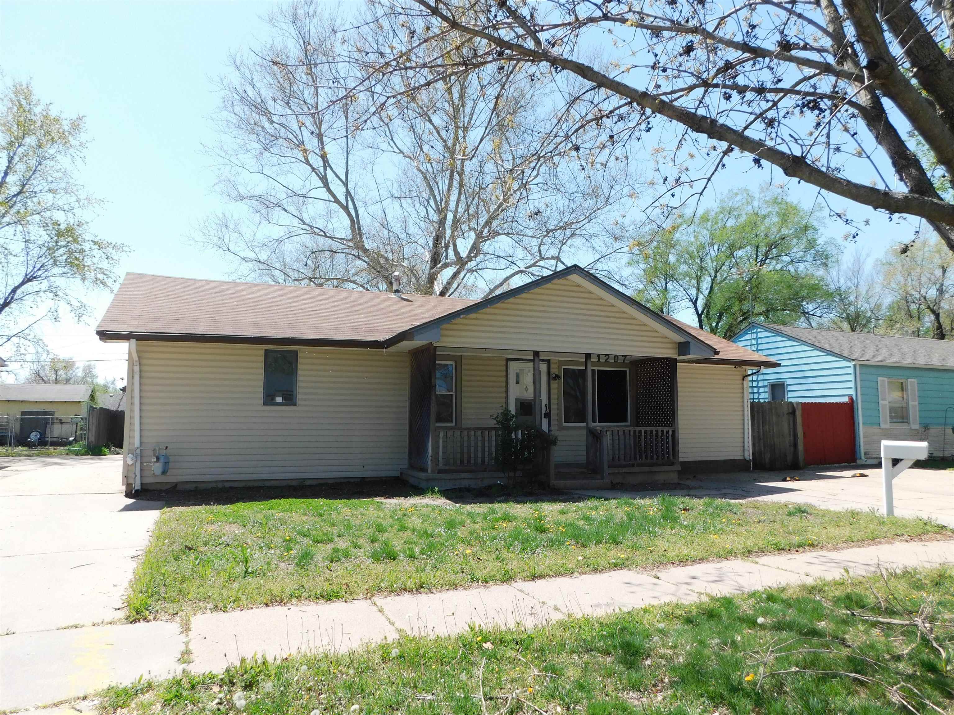 1207 E Luther St Property Photo