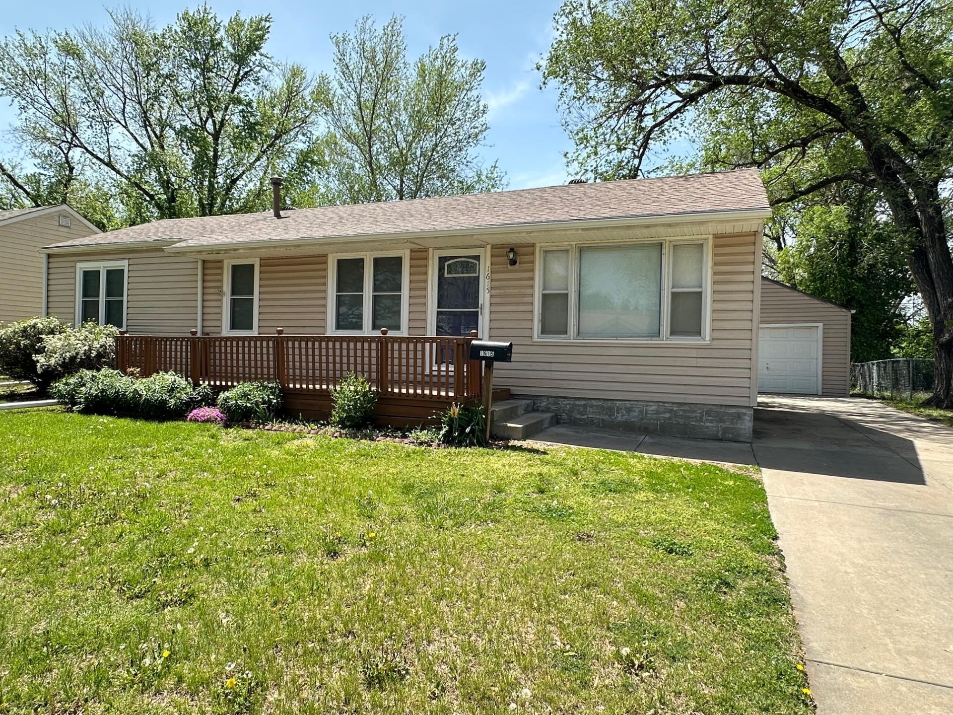 1615 Robbins St Property Photo