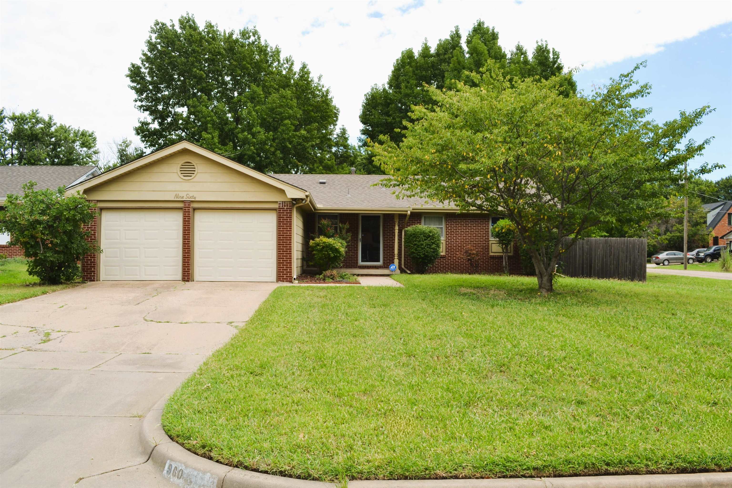 960 S Broadmoor Ave Property Photo