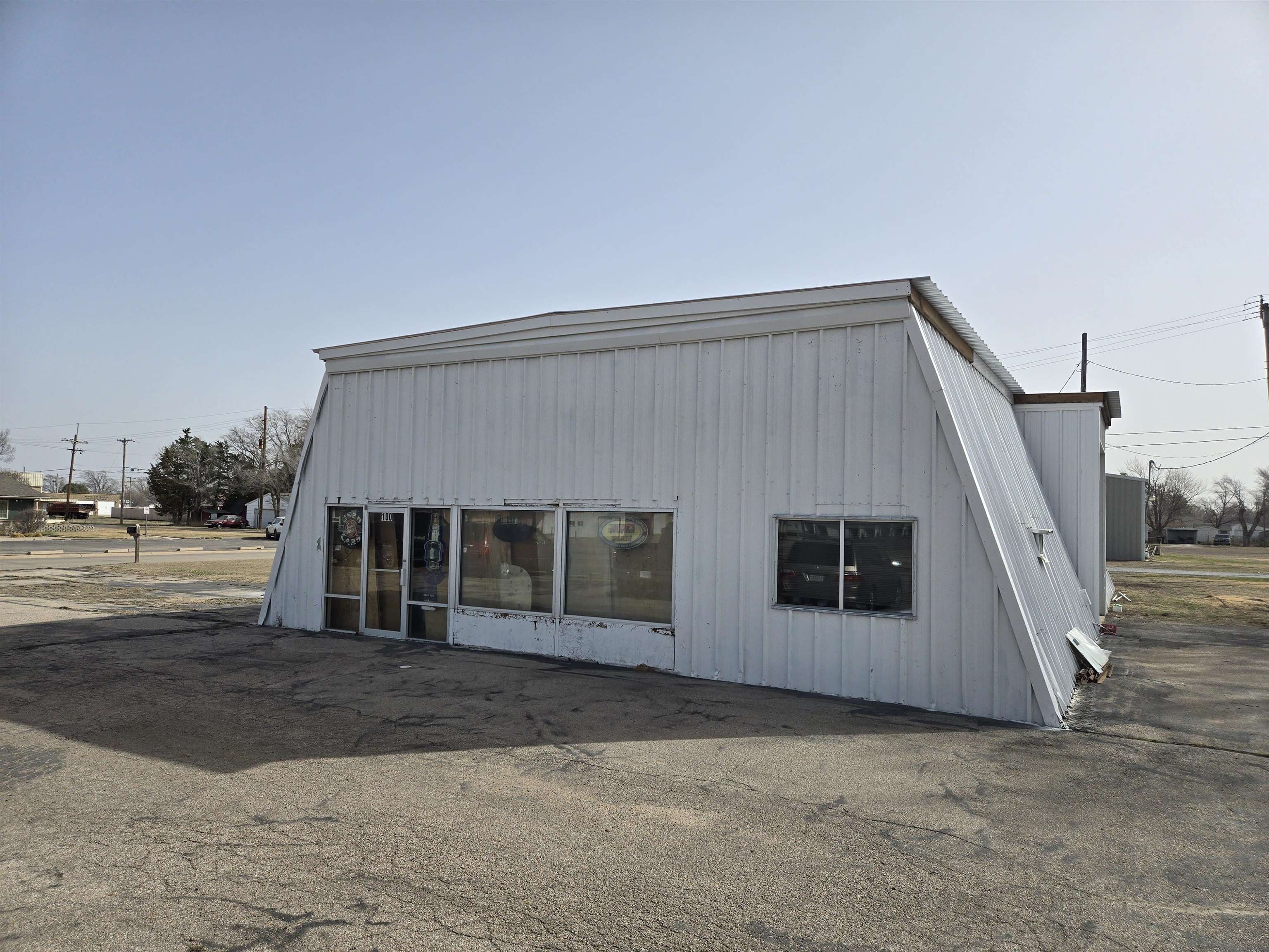 100 S Main Property Photo