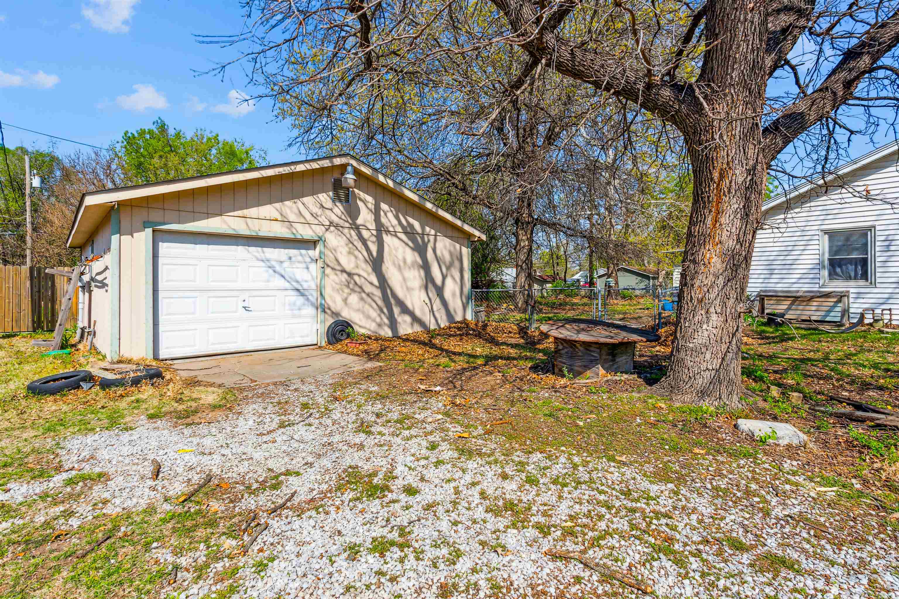 2643 N Meridan Property Photo 3