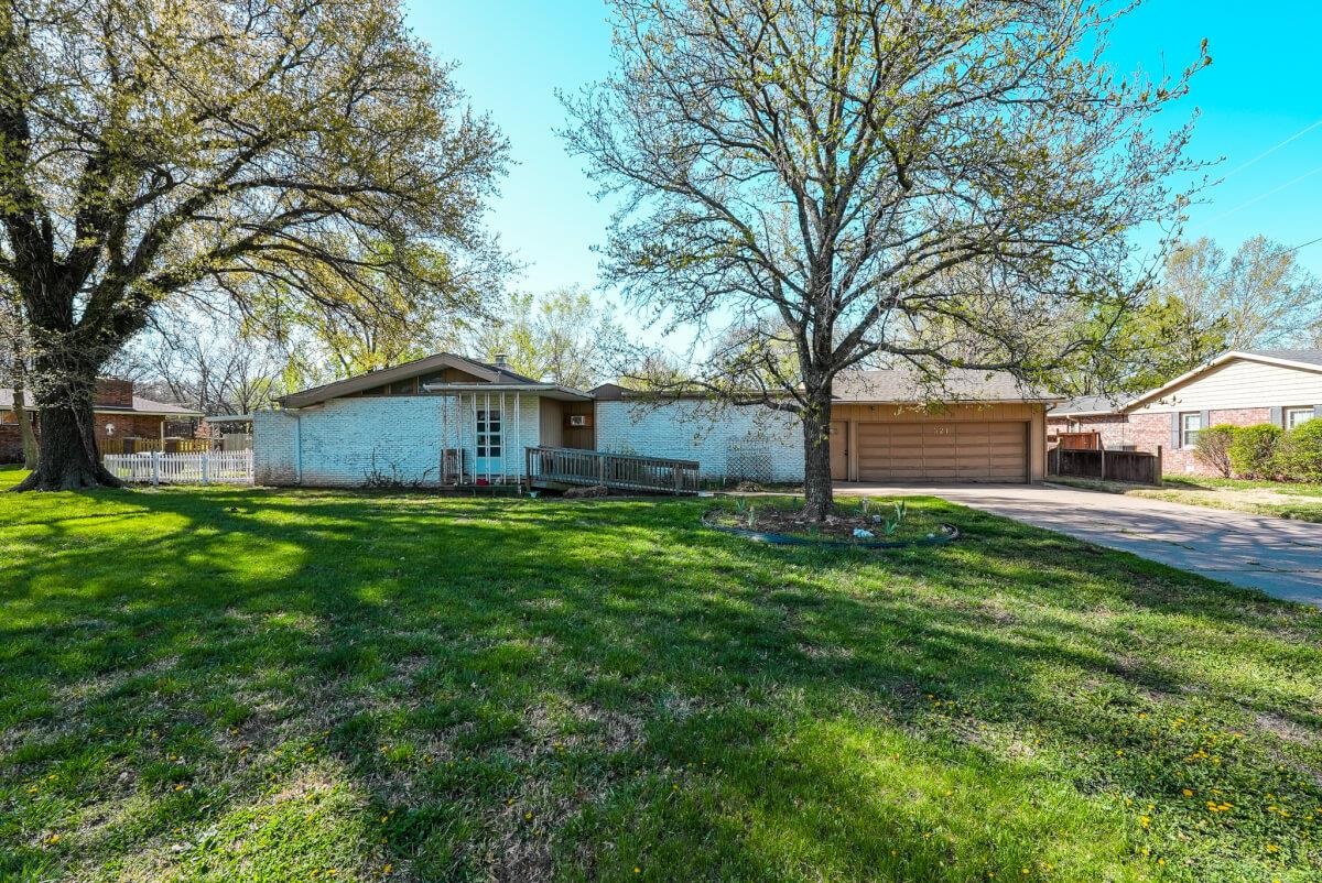 521 E Post Rd Property Photo