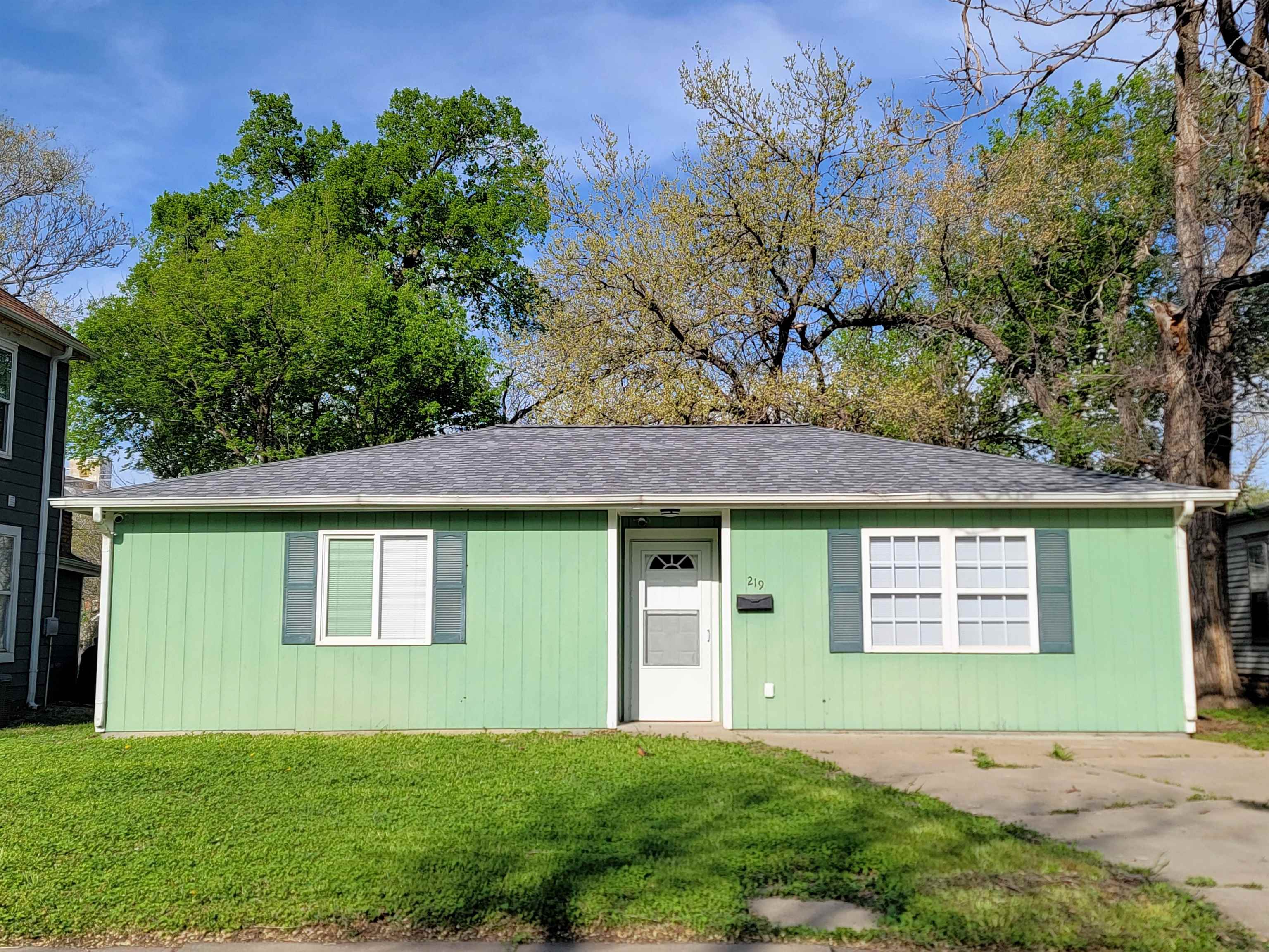 219 N Front St Property Photo