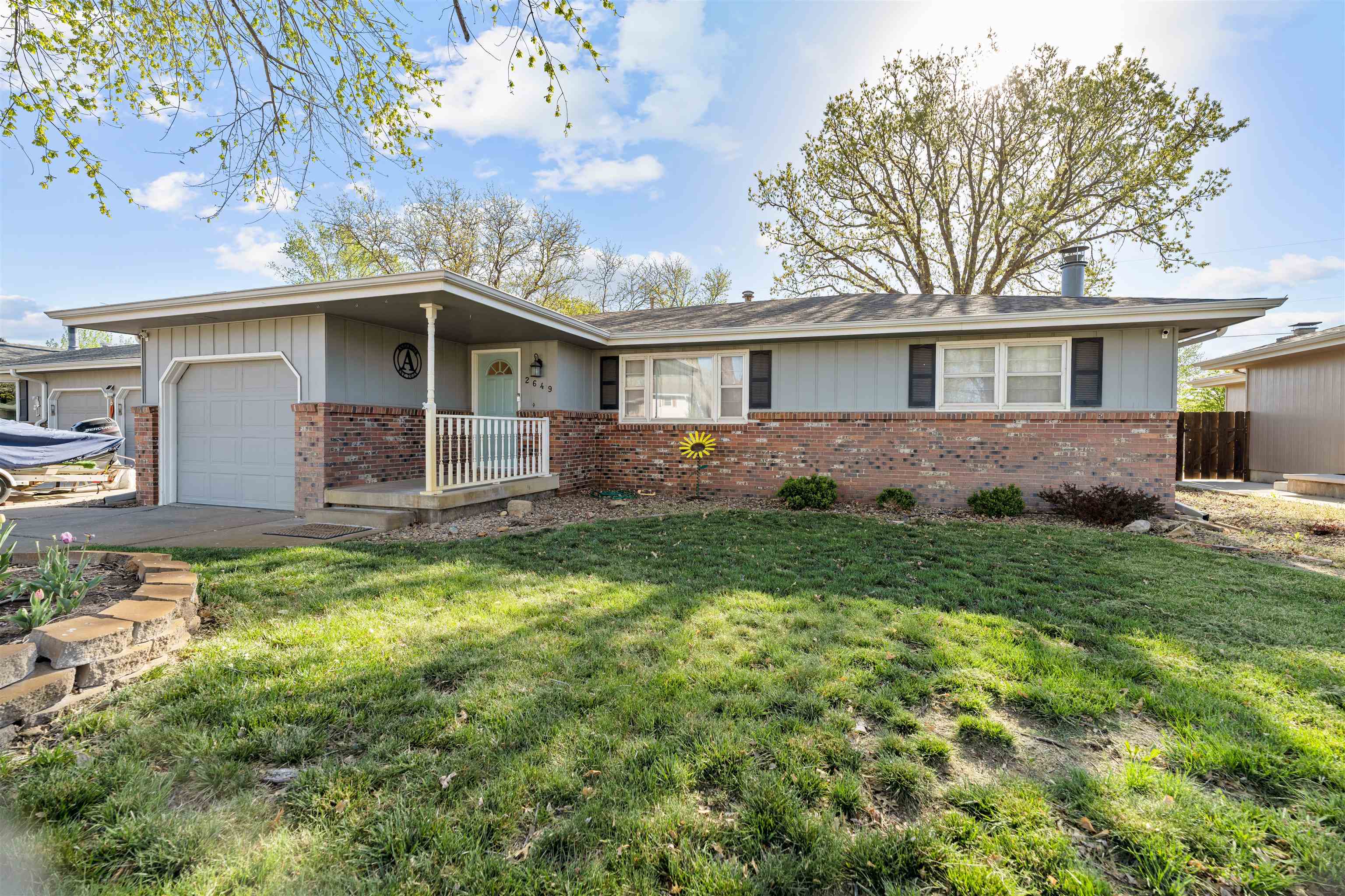 2649 E Ray Ave Property Photo