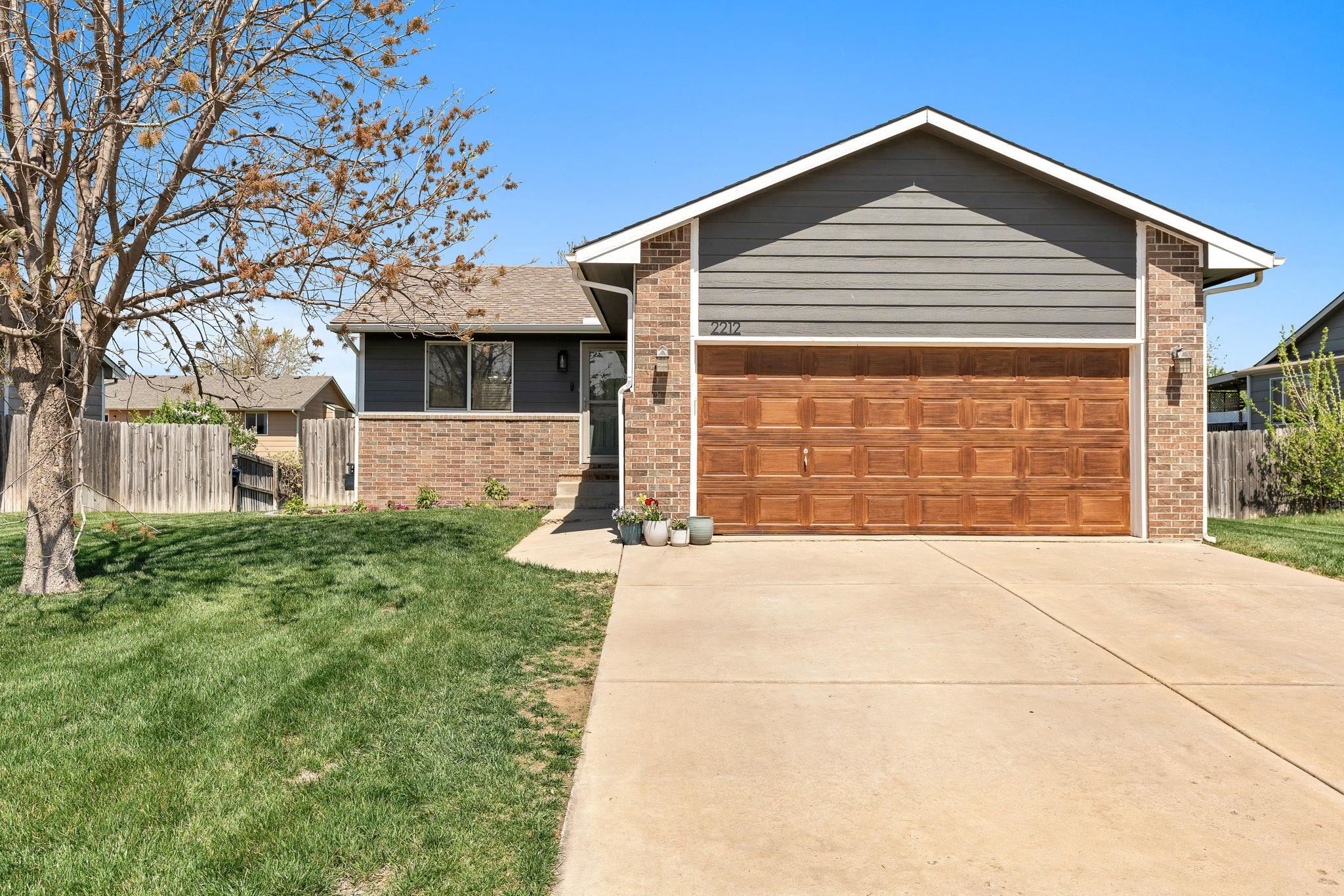 2212 E Spring Hill Dr Property Photo