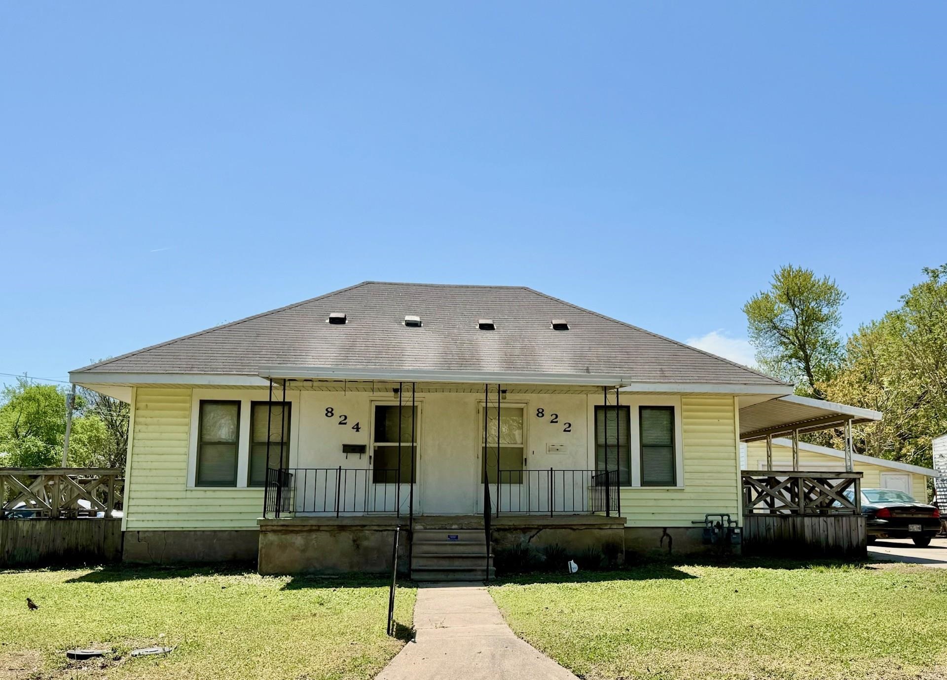822/824 E 4th St Property Photo