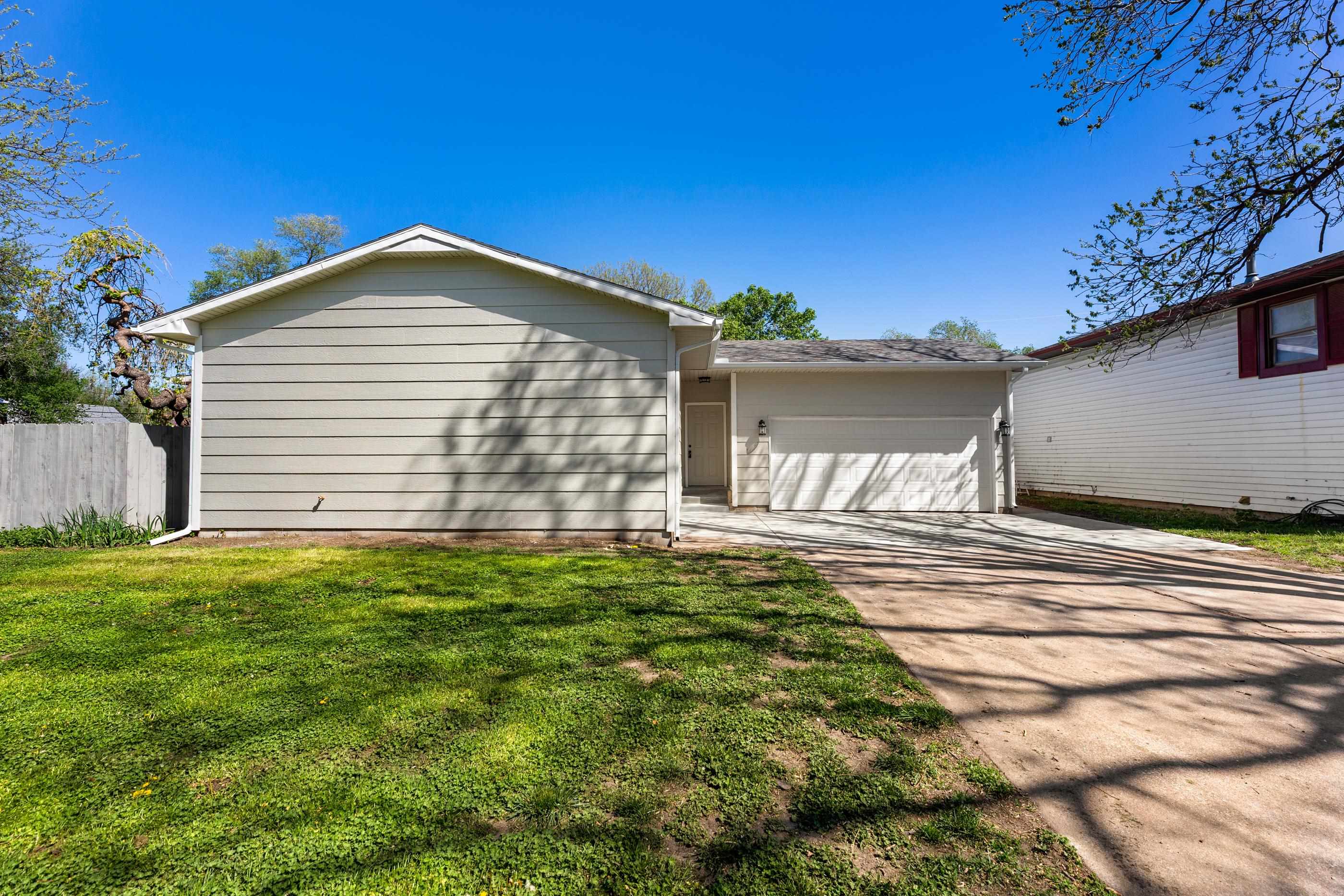 2714 W Anita Ave Property Photo