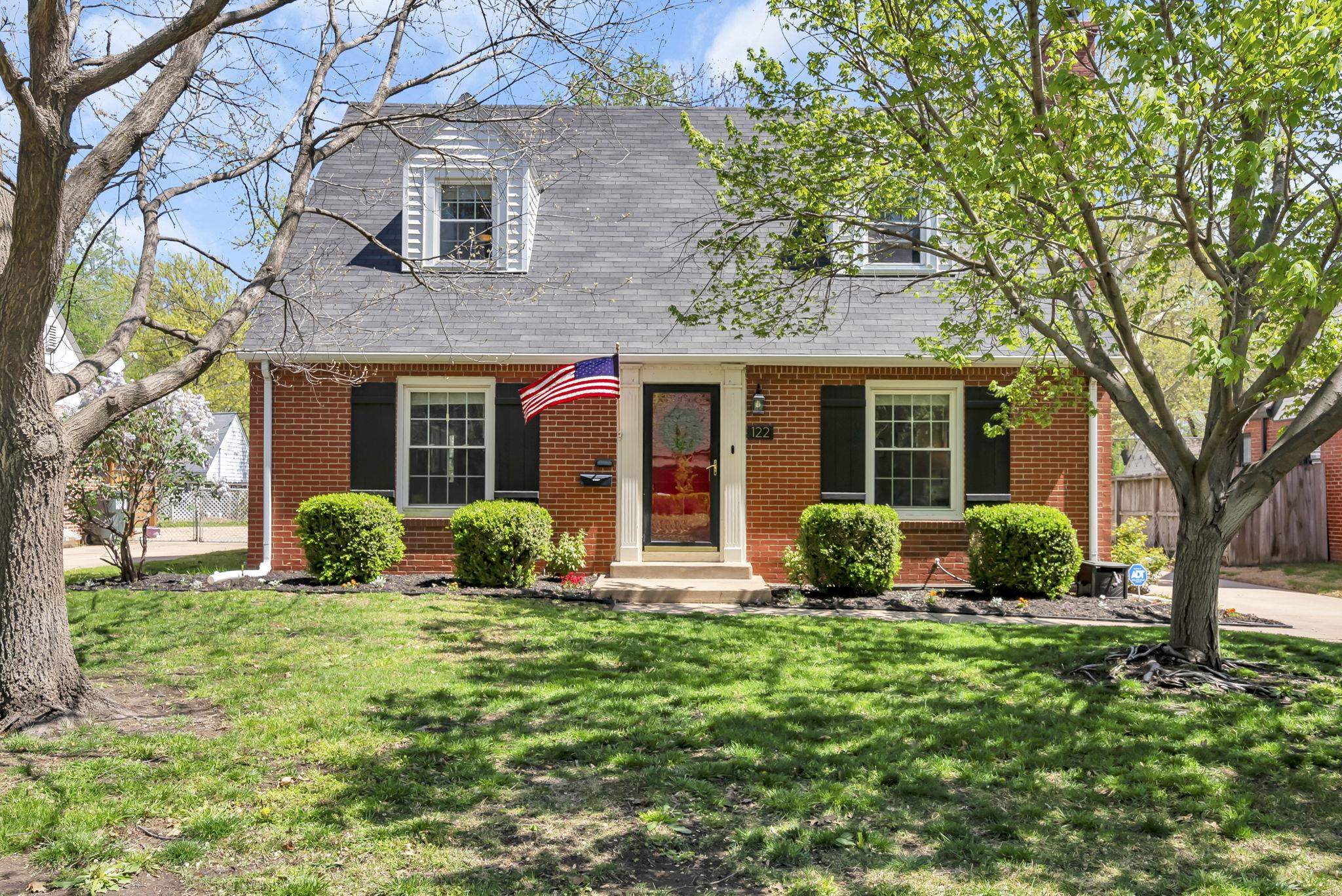 122 N Parkwood Ln Property Photo