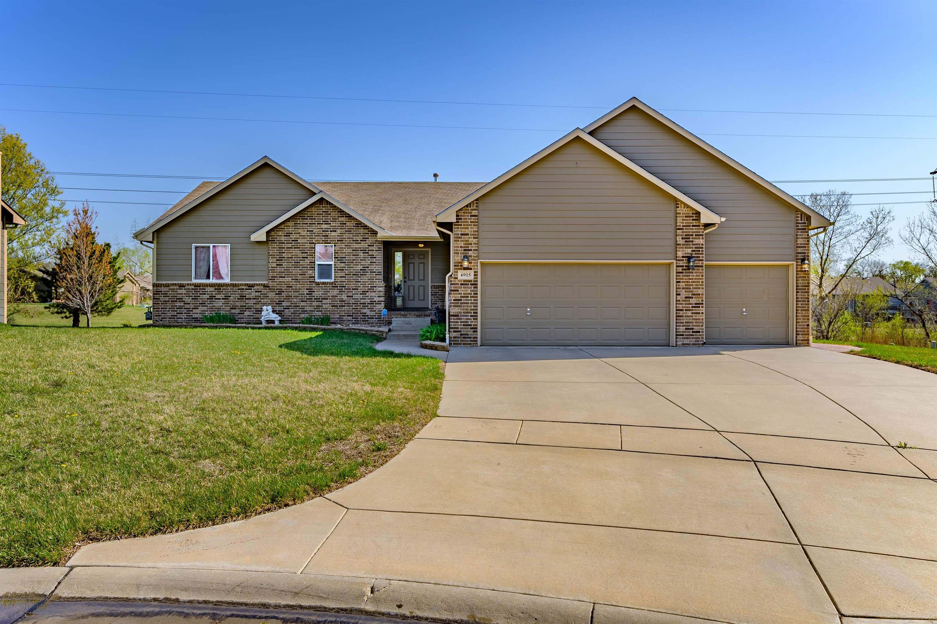 6915 N Wendell Ct Property Photo
