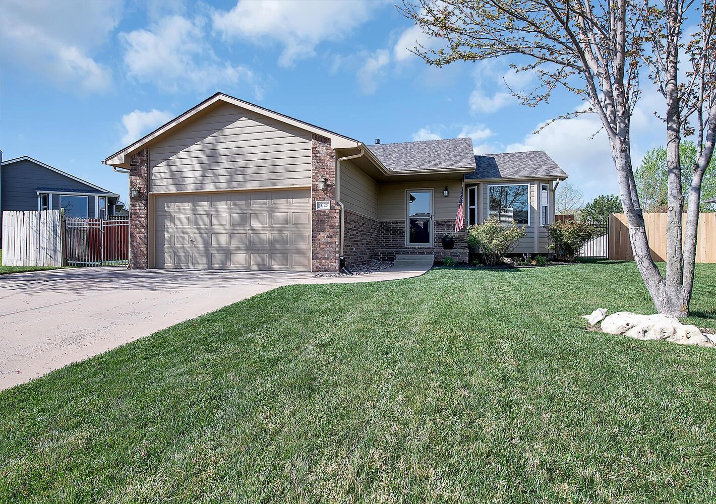 1025 W Basswood Dr Property Photo