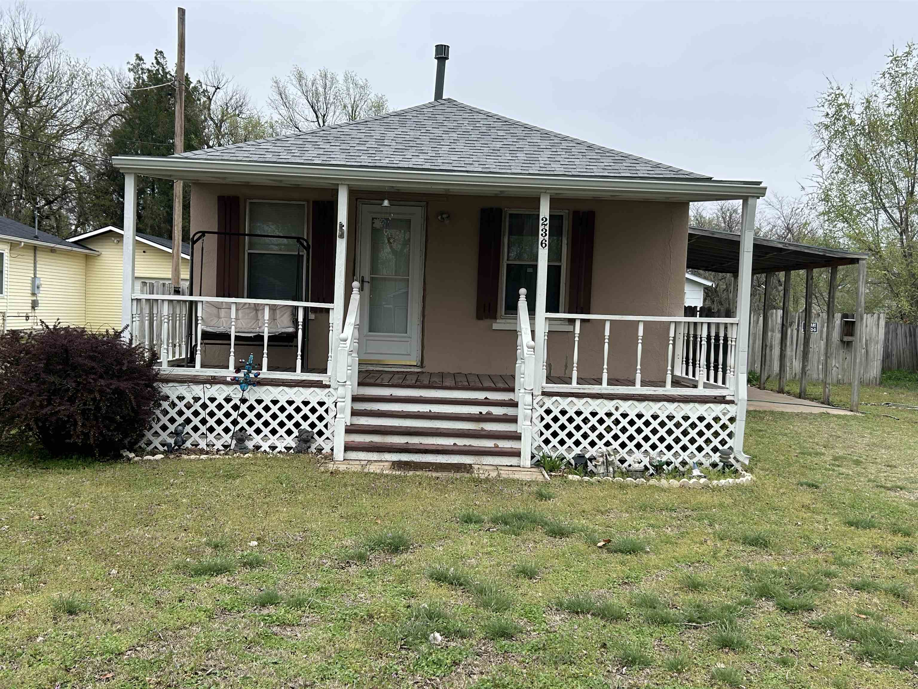 236 N Tracy St Property Photo 1