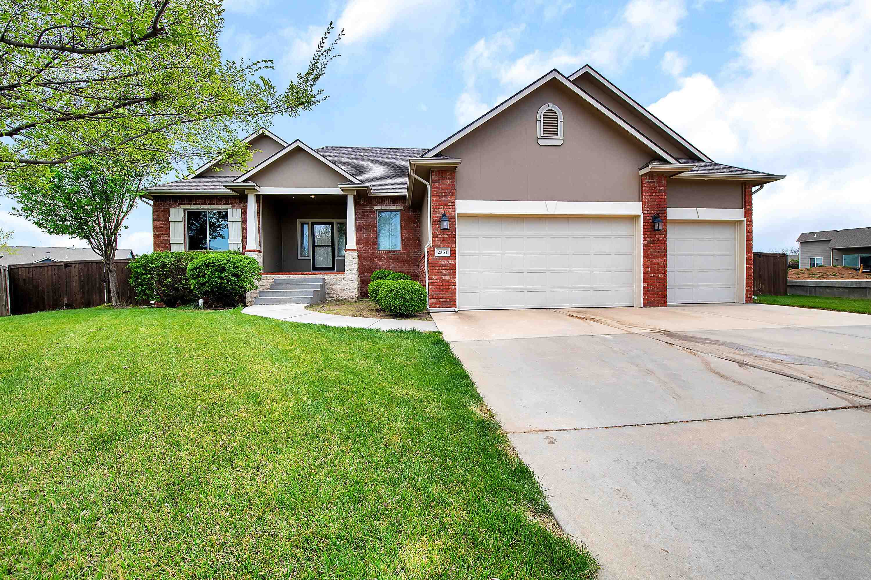 2351 N Sandstone St Property Photo