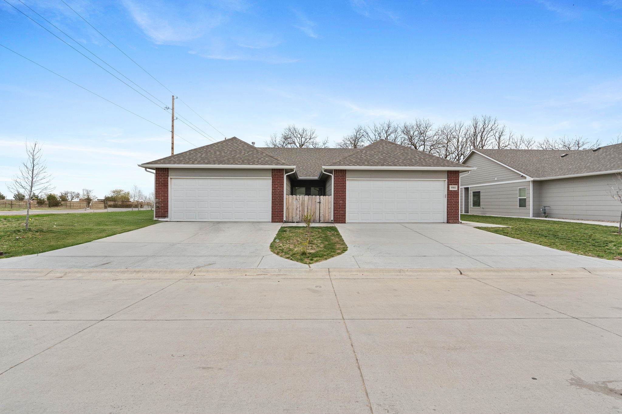 5501 N Colburn Ct Property Photo 1