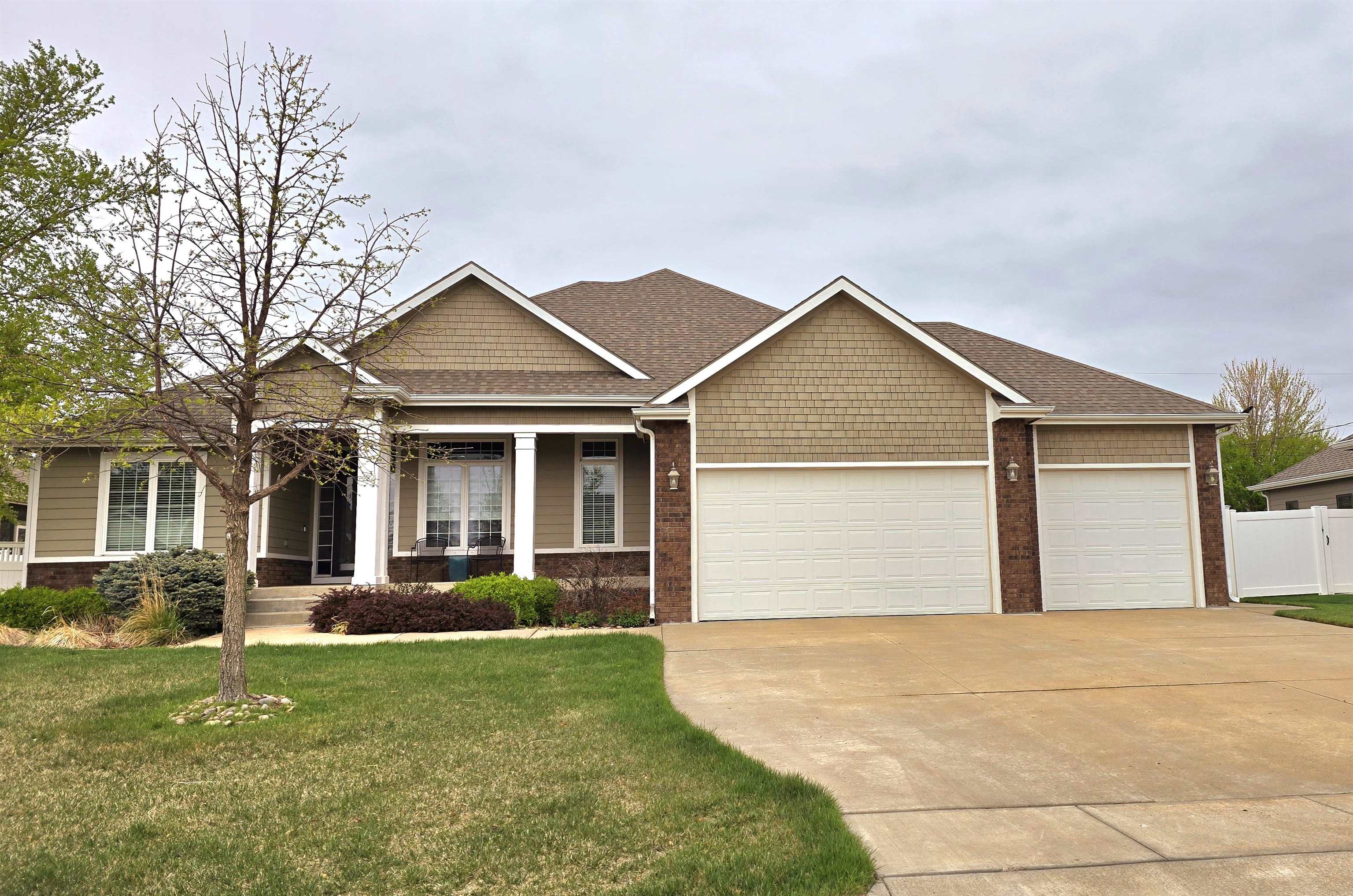 422 Greystone Dr Property Photo