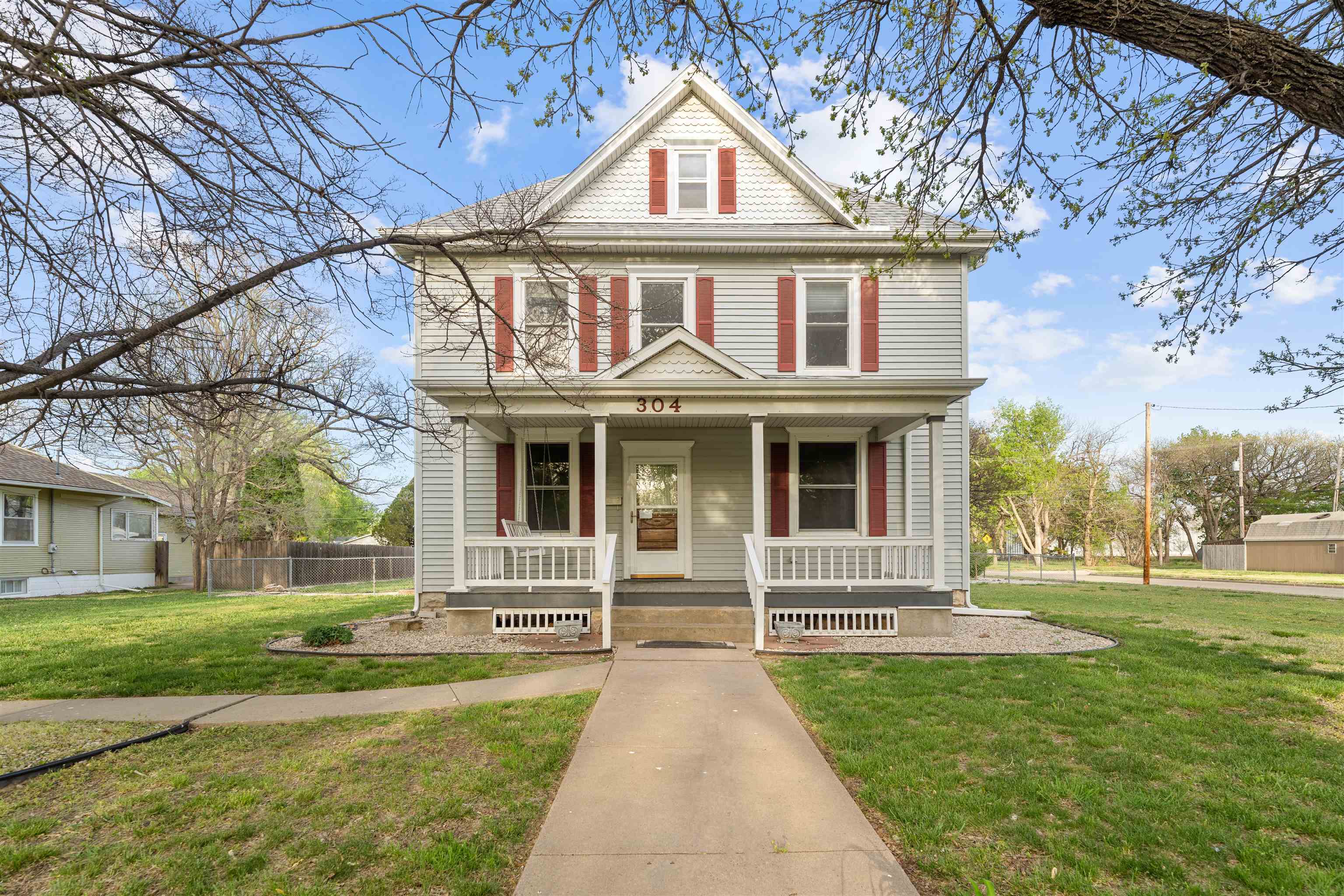 304 N 1st St Property Photo