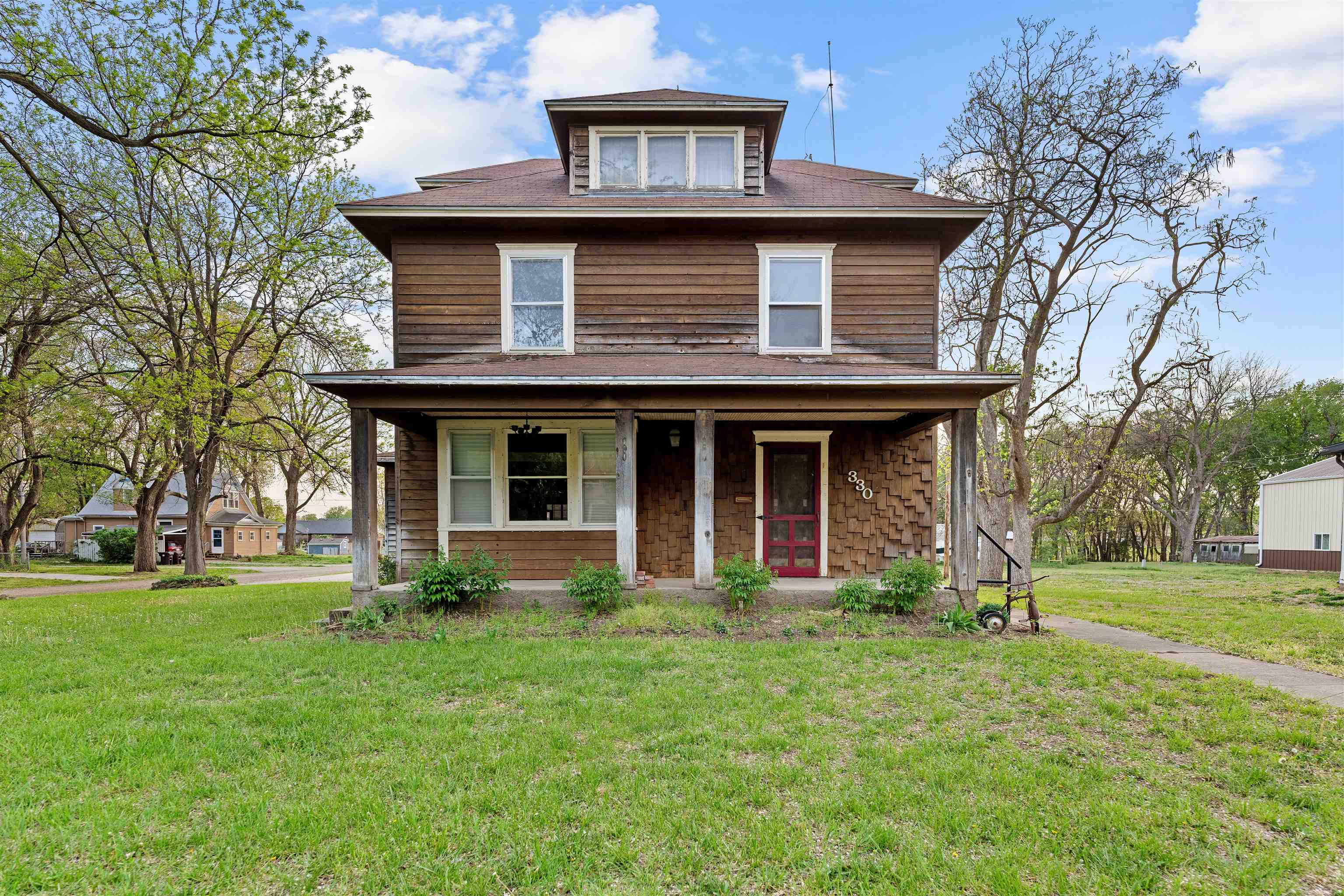 330 S Chestnut St Property Photo