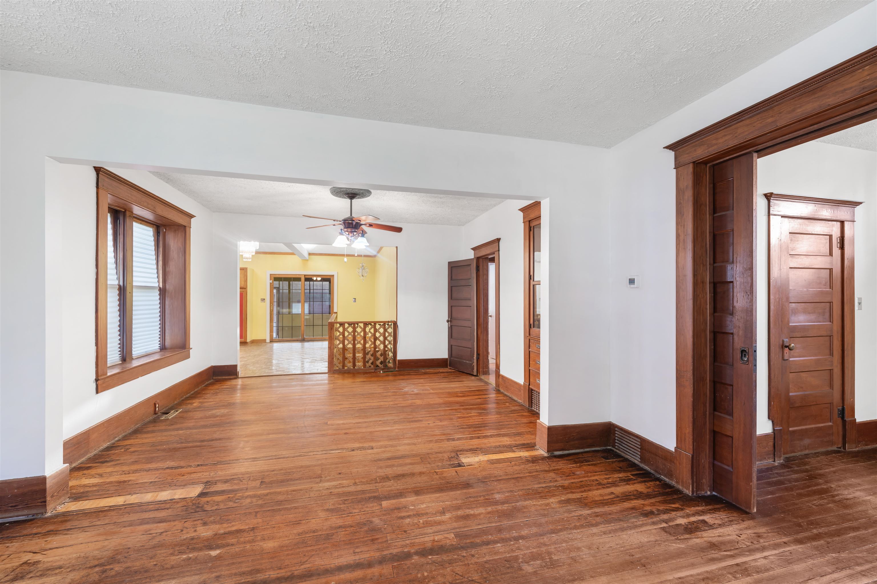330 S Chestnut St Property Photo 5