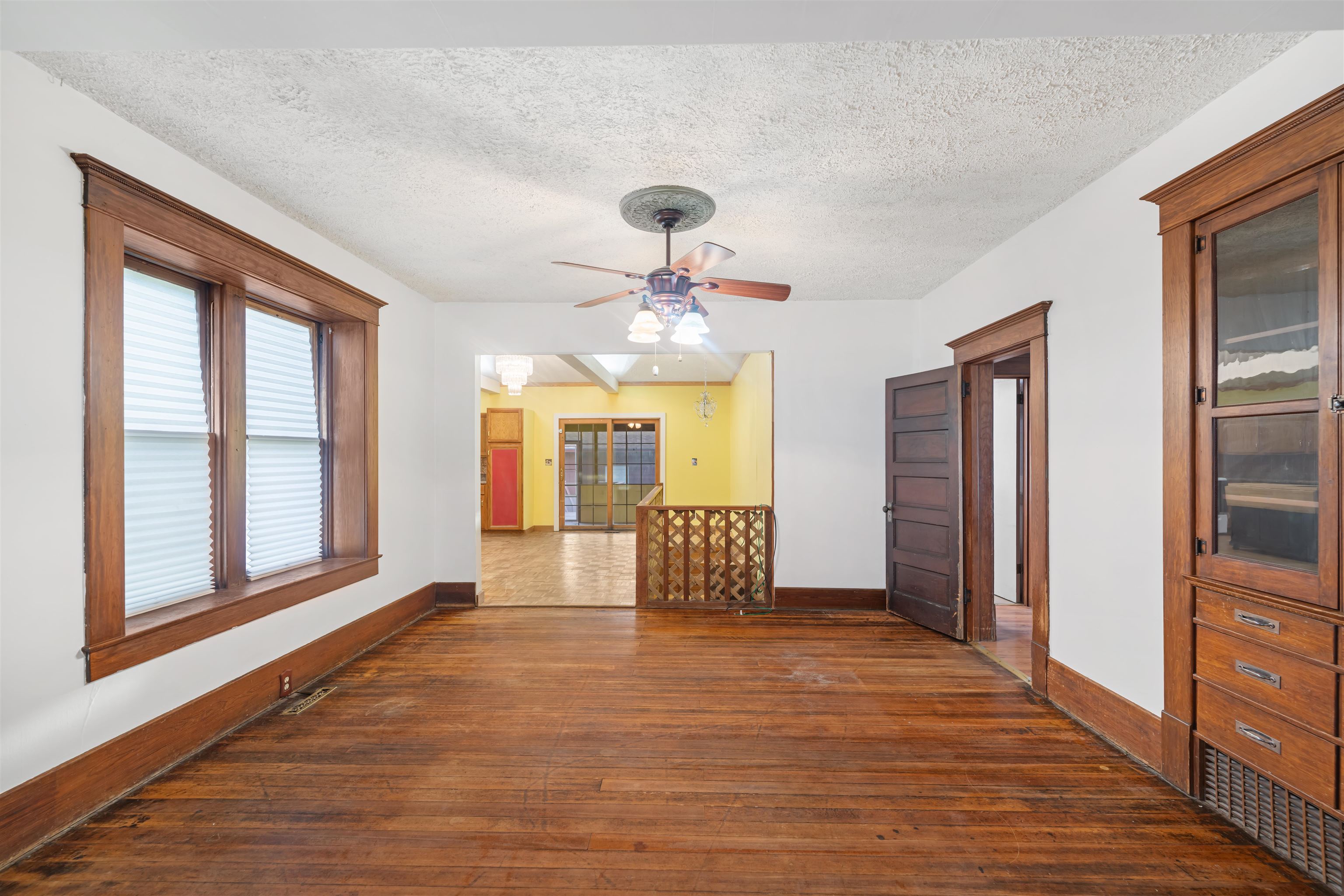 330 S Chestnut St Property Photo 6