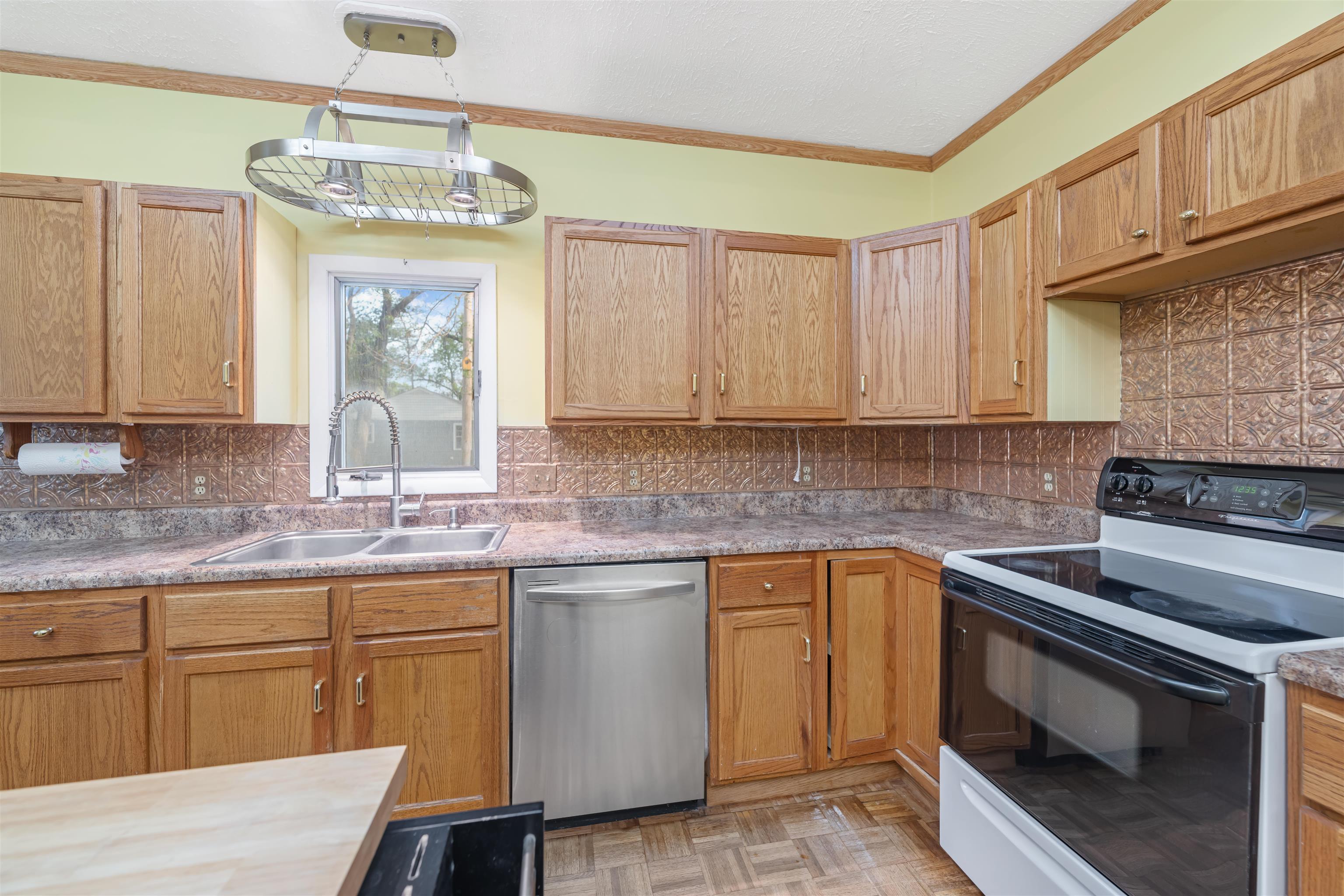 330 S Chestnut St Property Photo 13