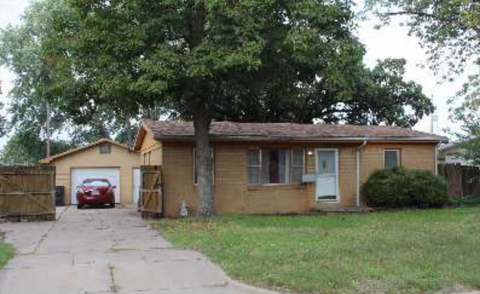 326 W 32nd St S Property Photo