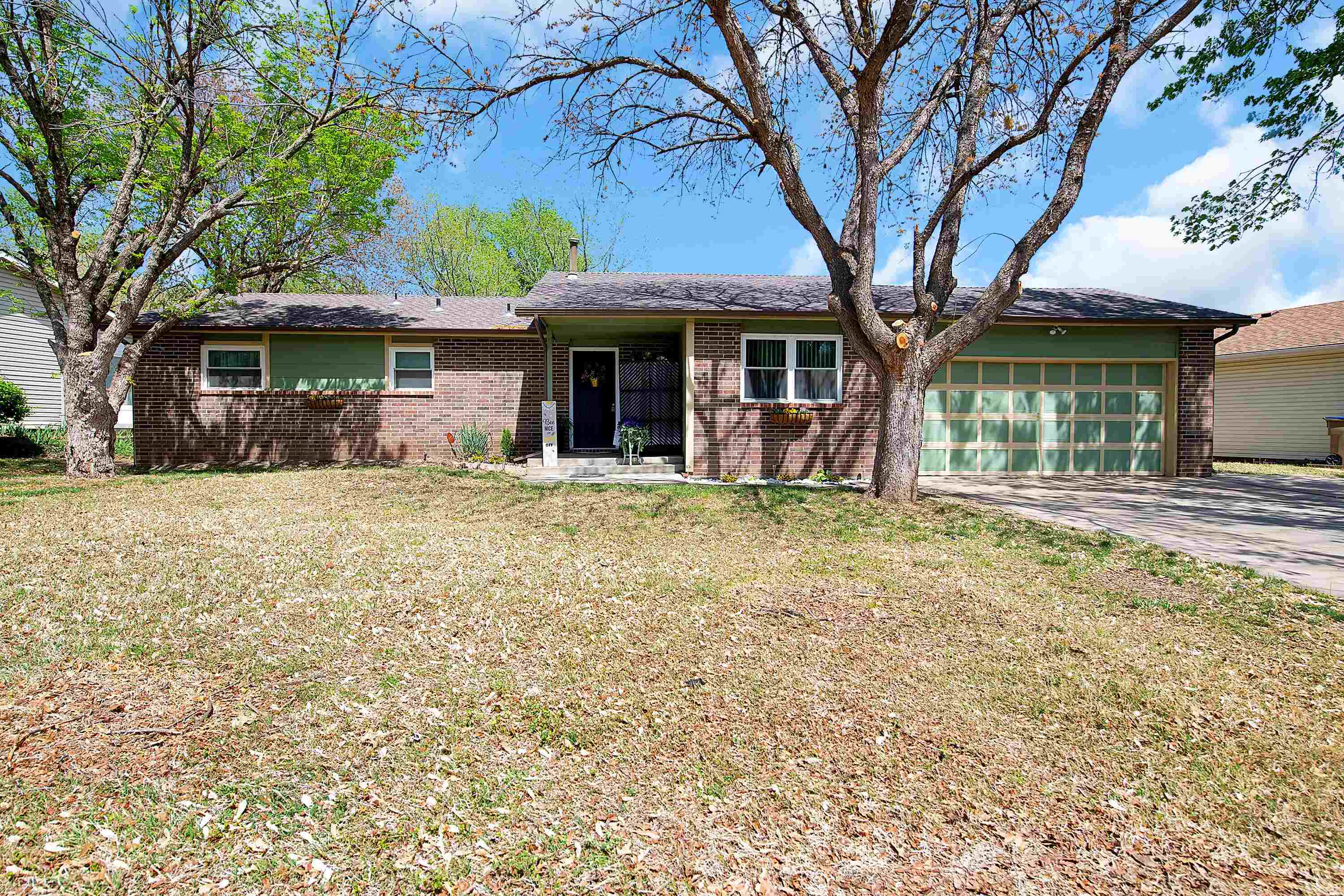 1604 N Ridge Rd Property Photo 1