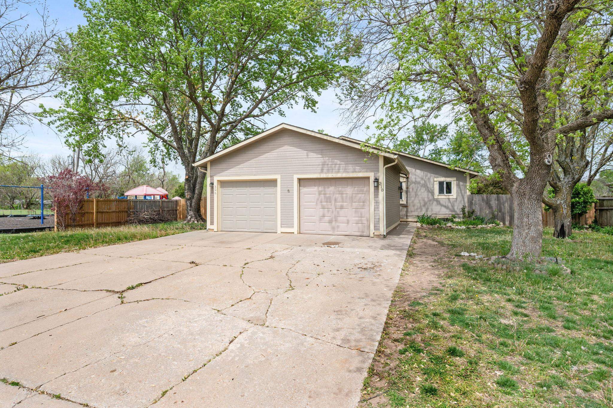 310 E Deer Creek Dr Property Photo