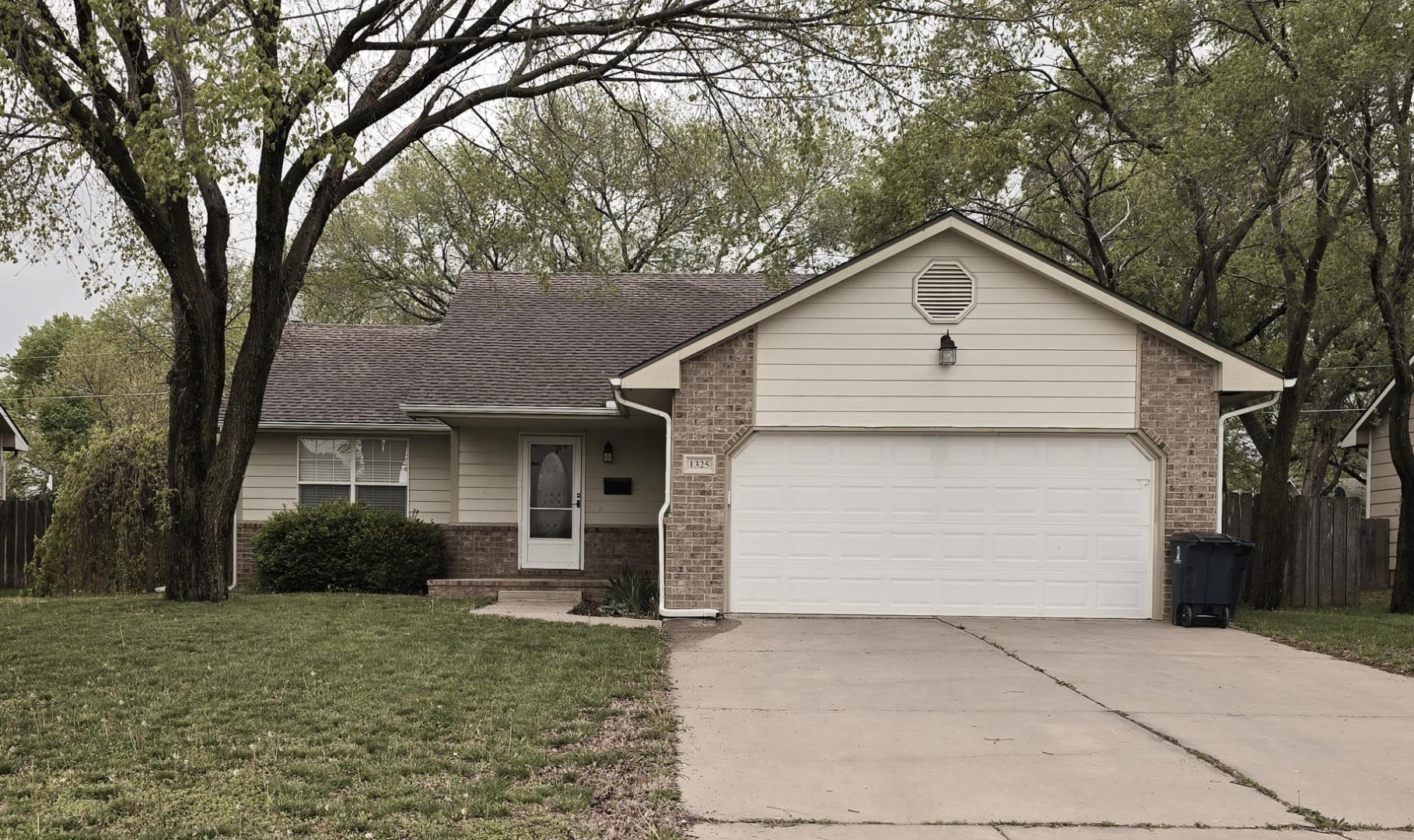 1325 S Emporia St Property Photo