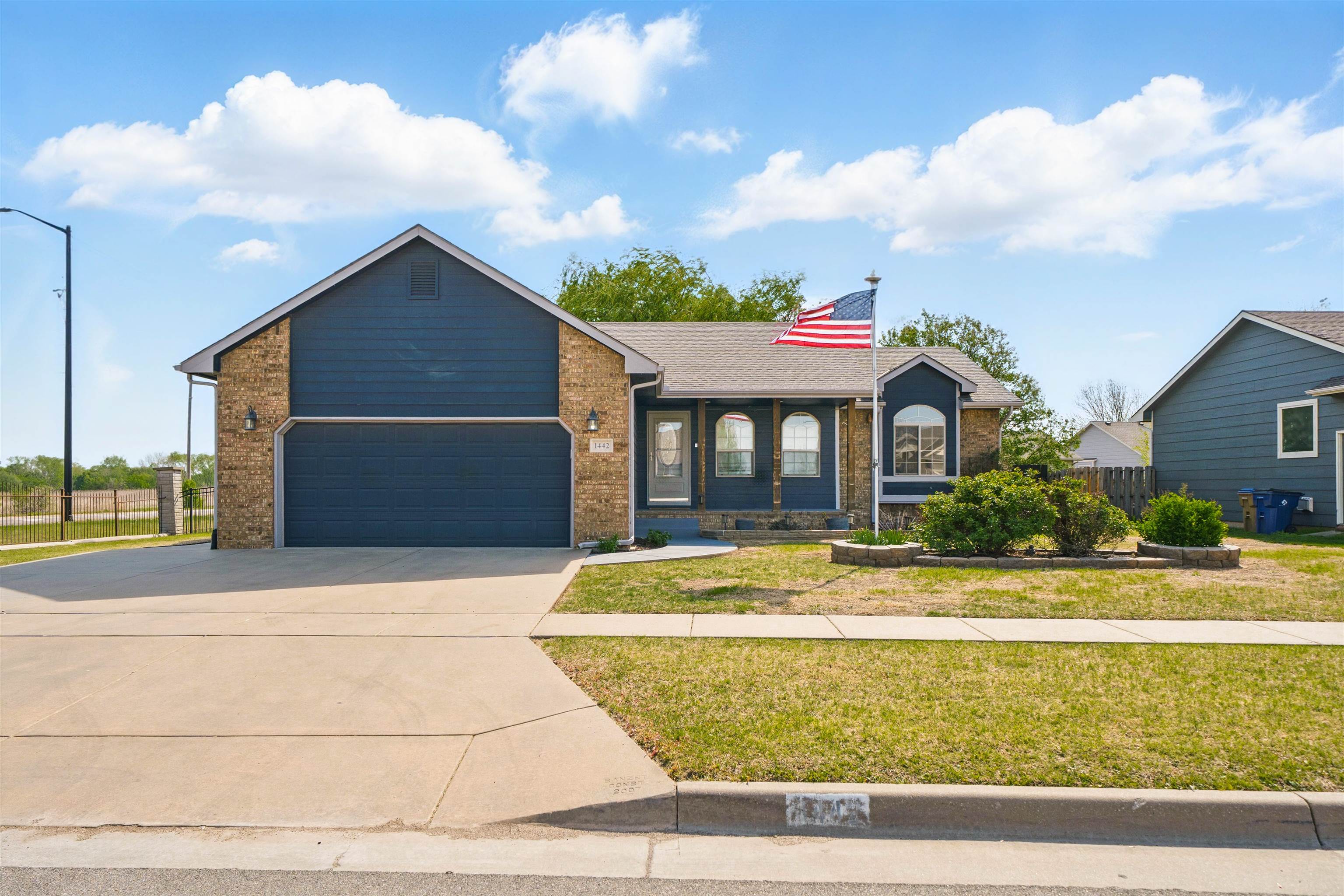 1442 N Spring Ridge Dr Property Photo