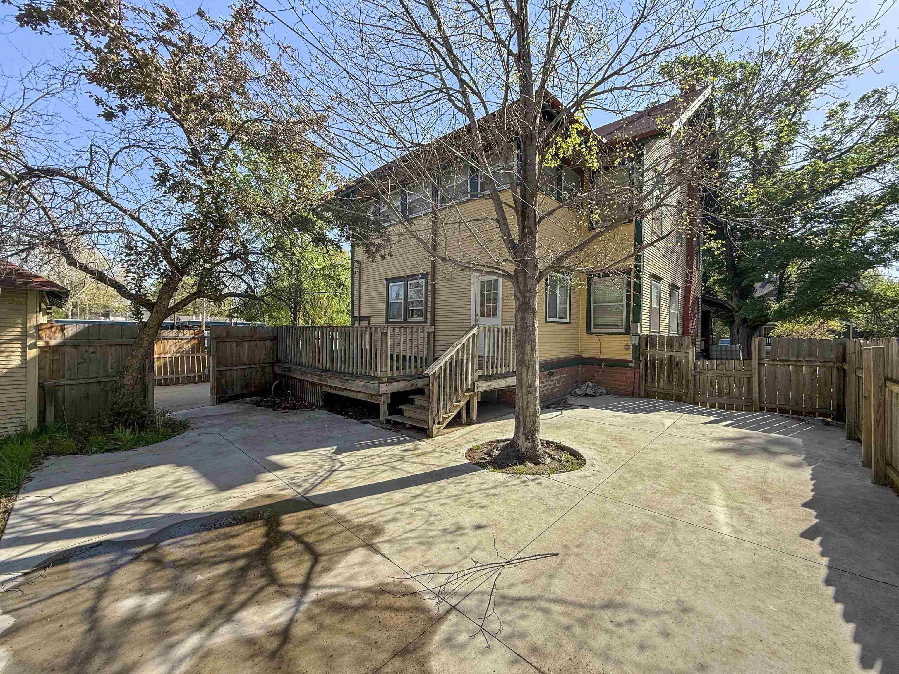 125 N Volutsia Ave Property Photo 2