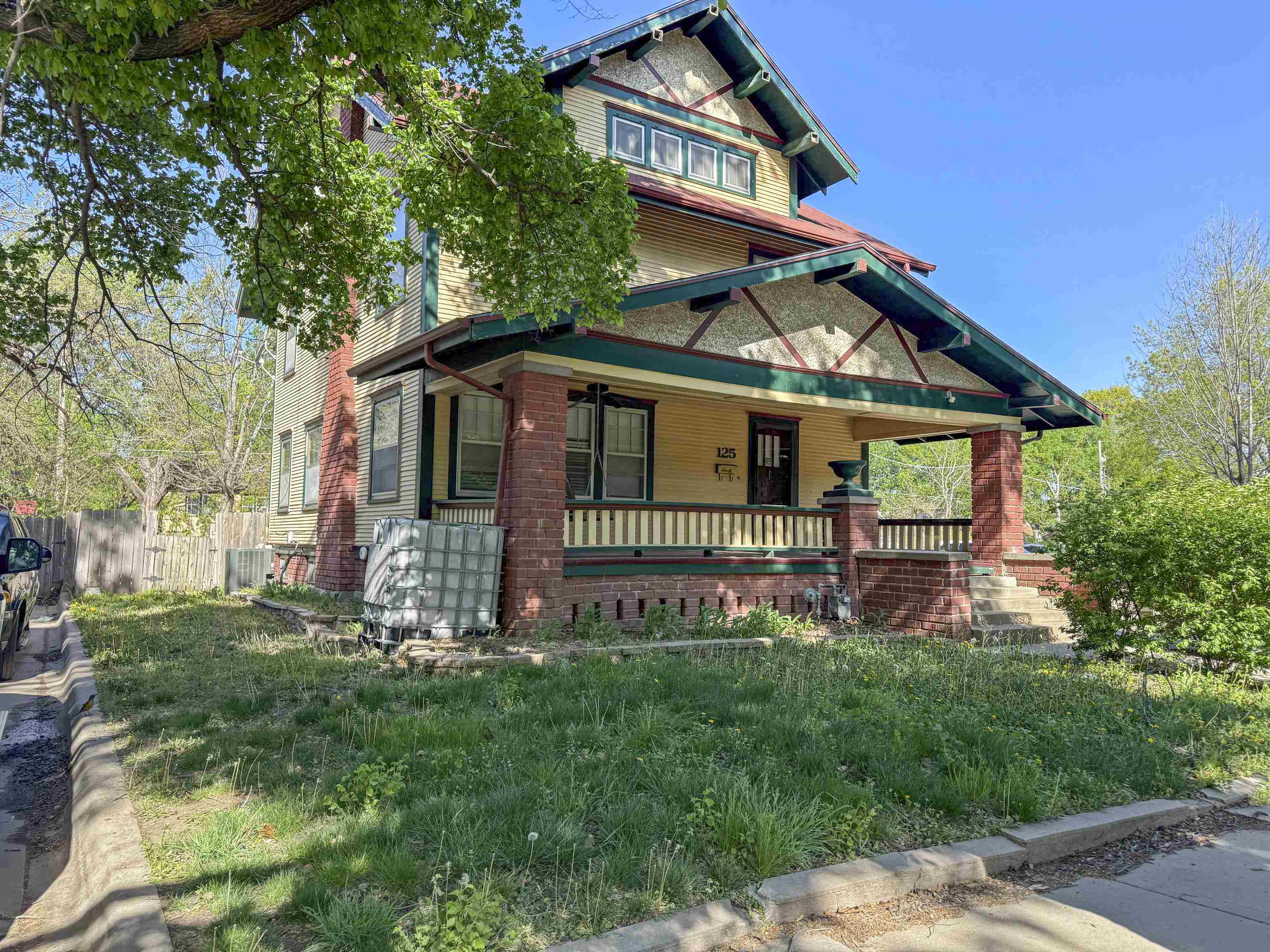 125 N Volutsia Ave Property Photo 3