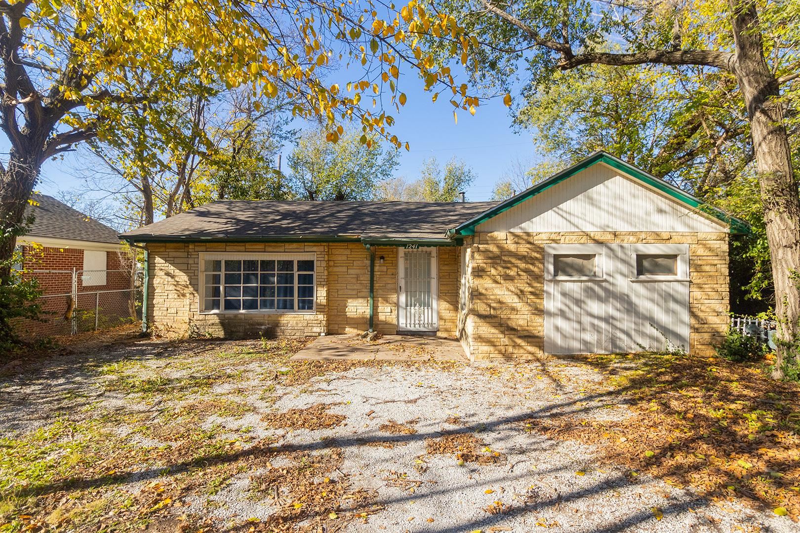 1241 N Lorraine Ave Property Photo