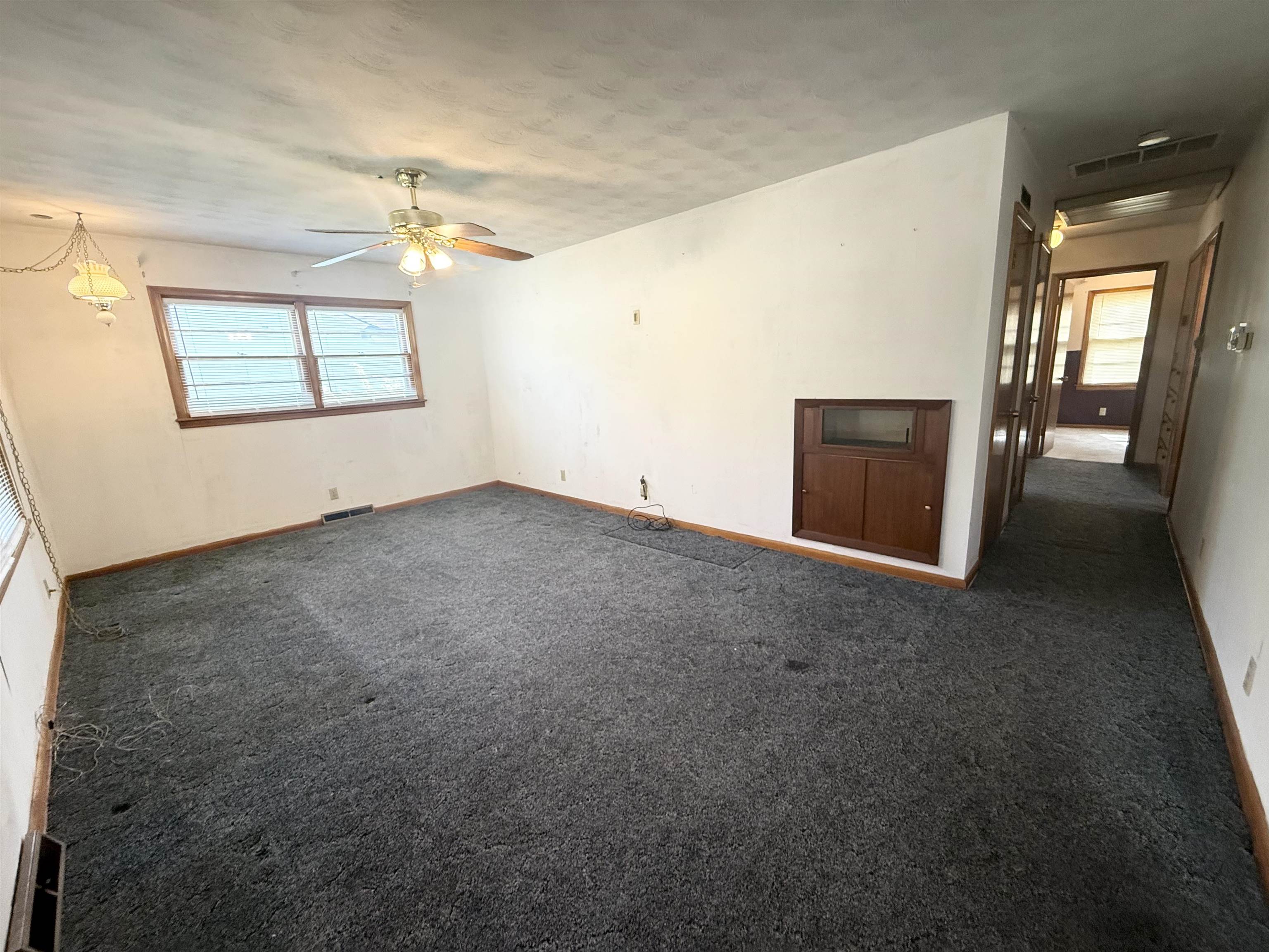 999 N Denmark Ave Property Photo 4
