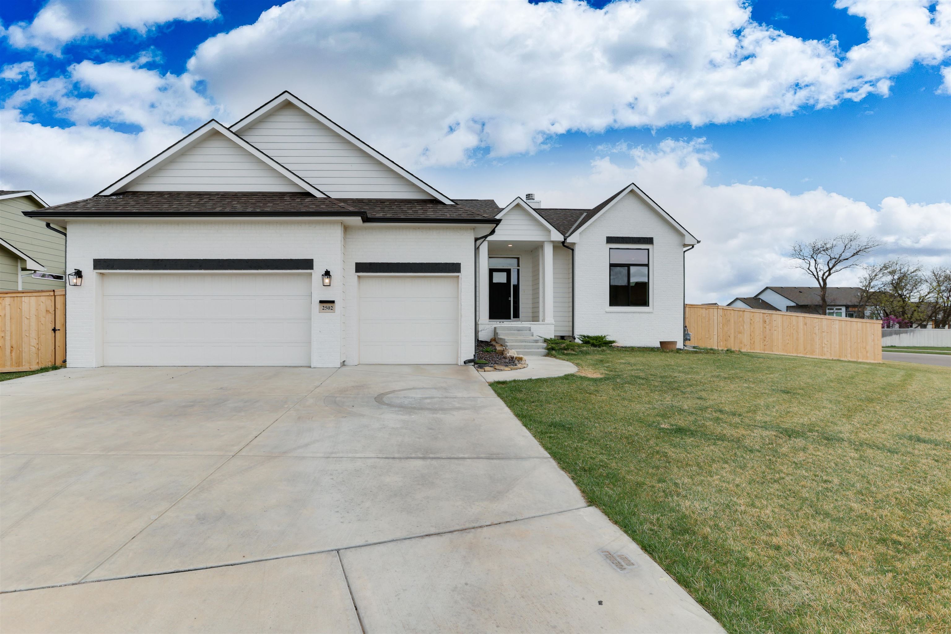 2502 N Bluestone Property Photo