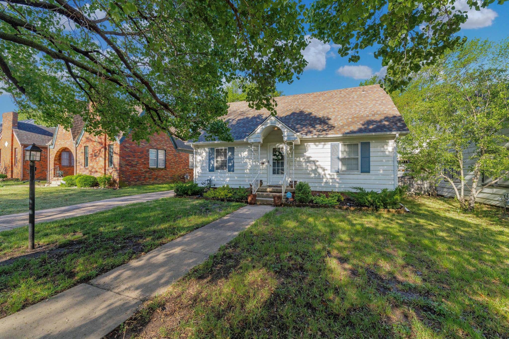 651 N Broadview Property Photo