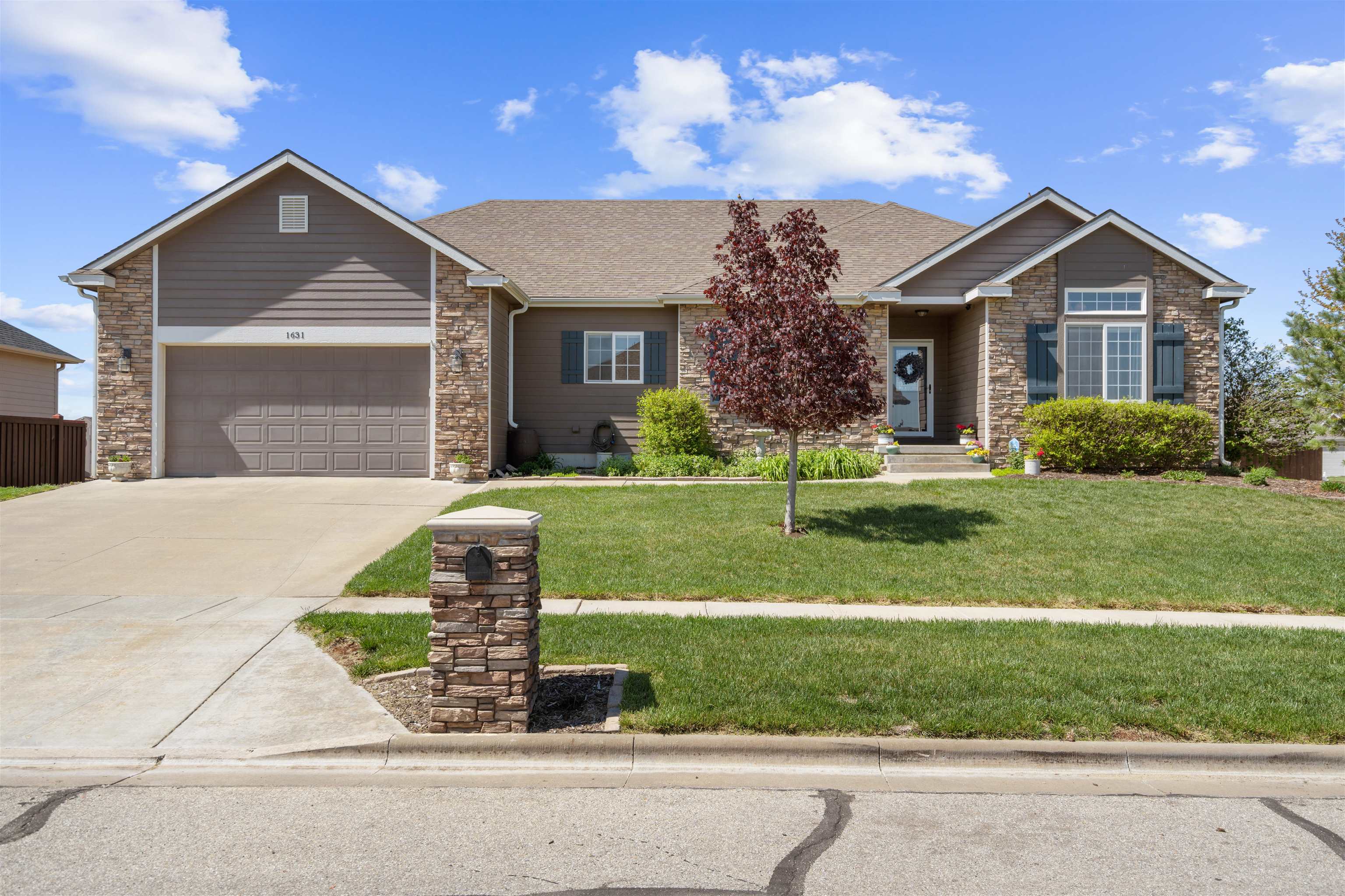 1631 Tanglewood Ln Property Photo 1
