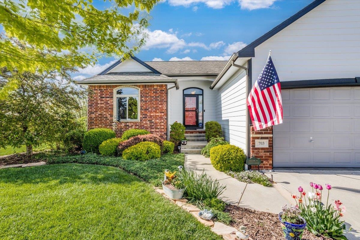 703 W Fieldstone Ct Property Photo