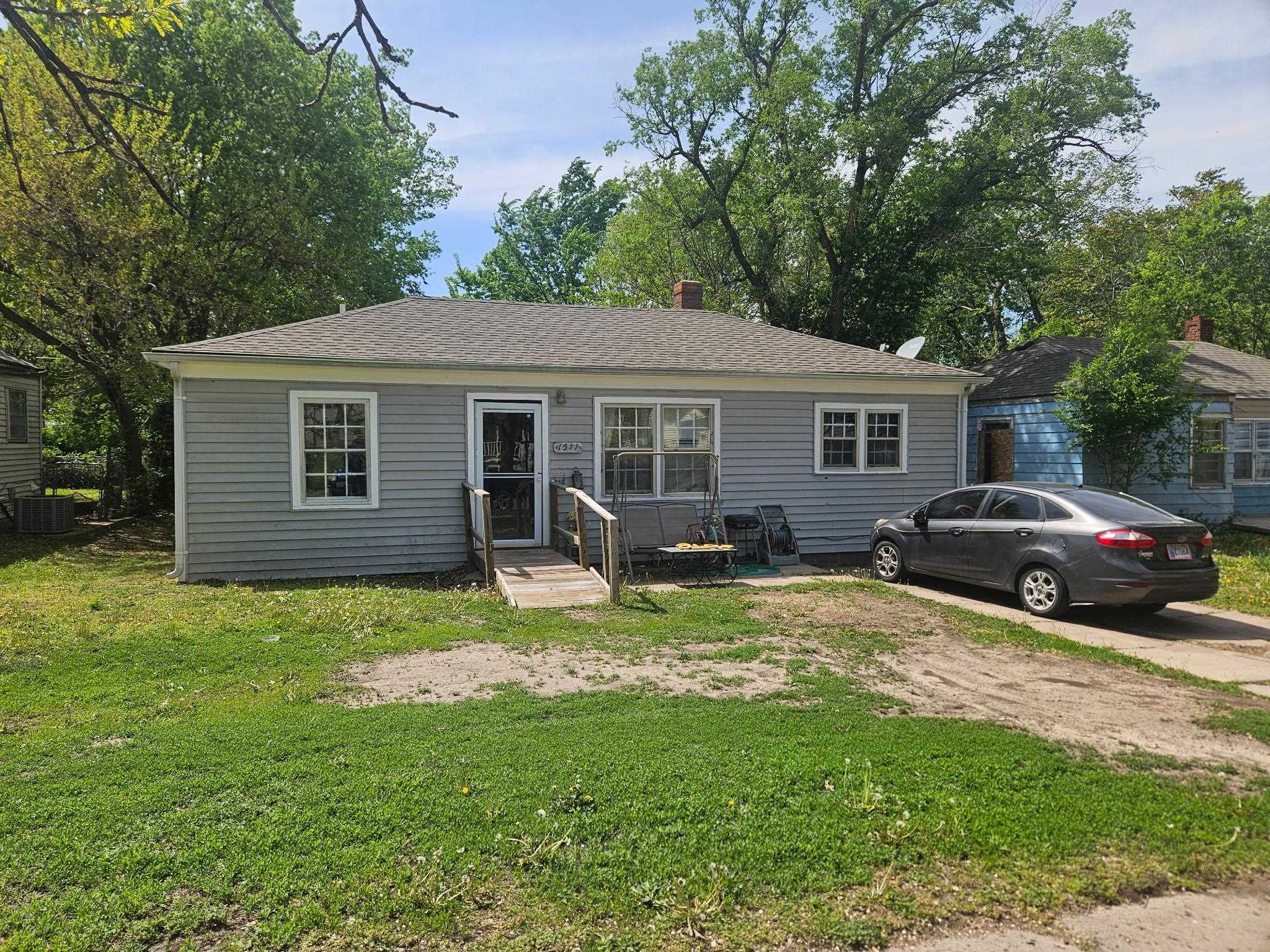 1511 N Erie Ave Property Photo 1