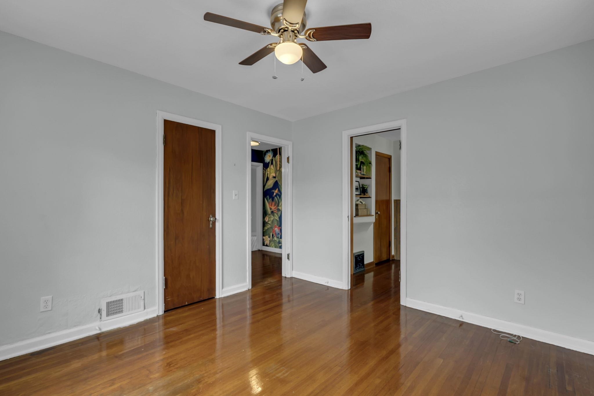 121 N Glendale St Property Photo 16