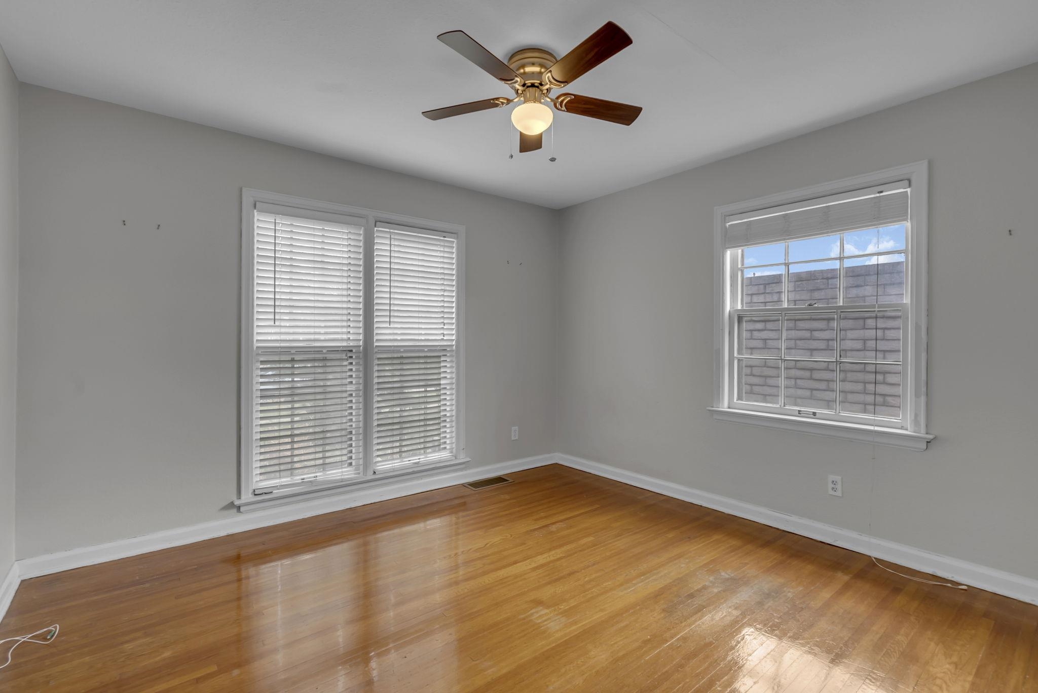 121 N Glendale St Property Photo 17