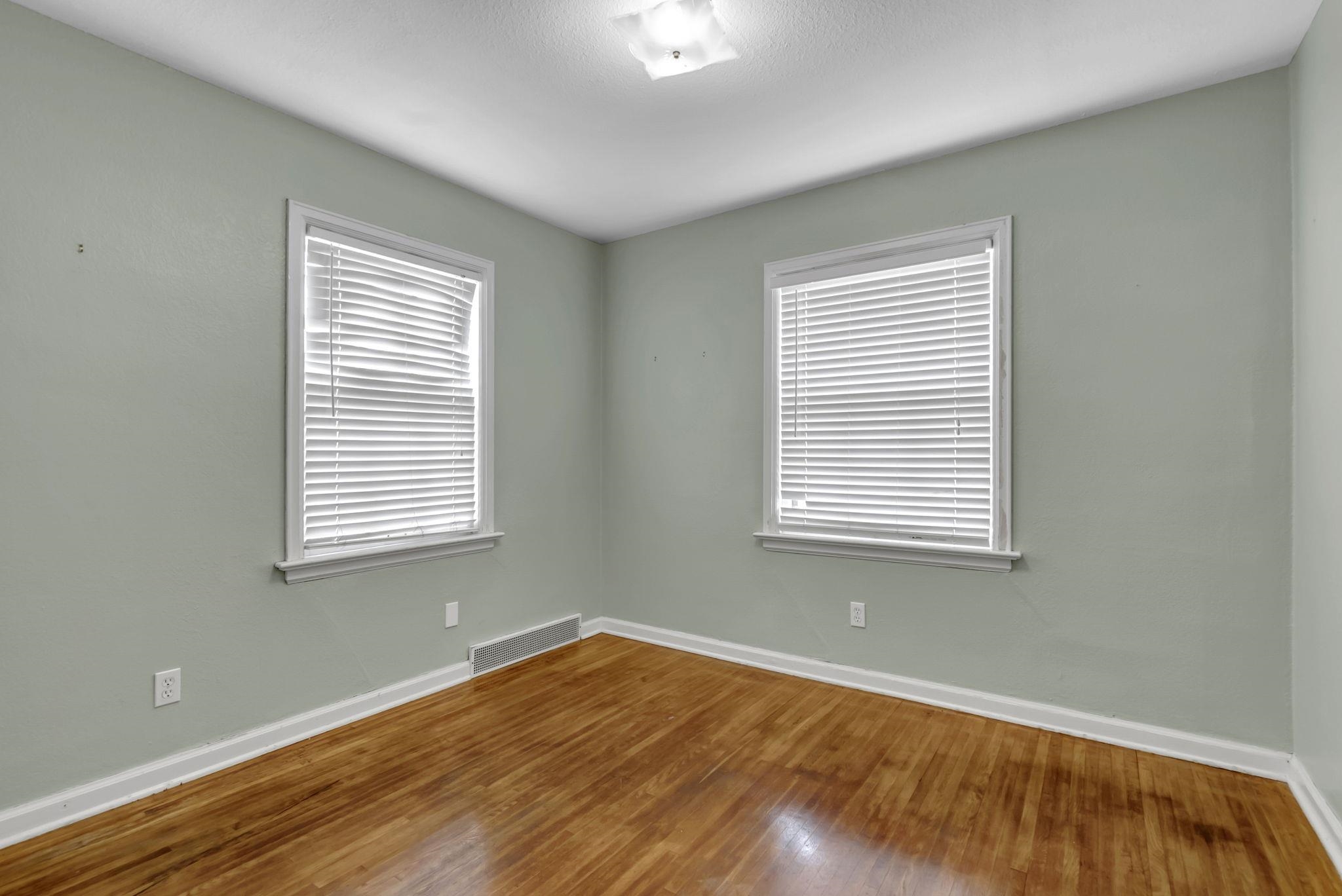 121 N Glendale St Property Photo 18