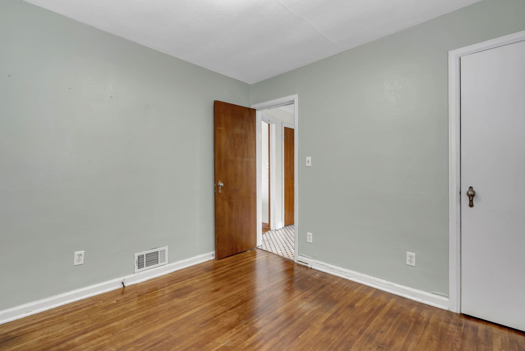 121 N Glendale St Property Photo 19