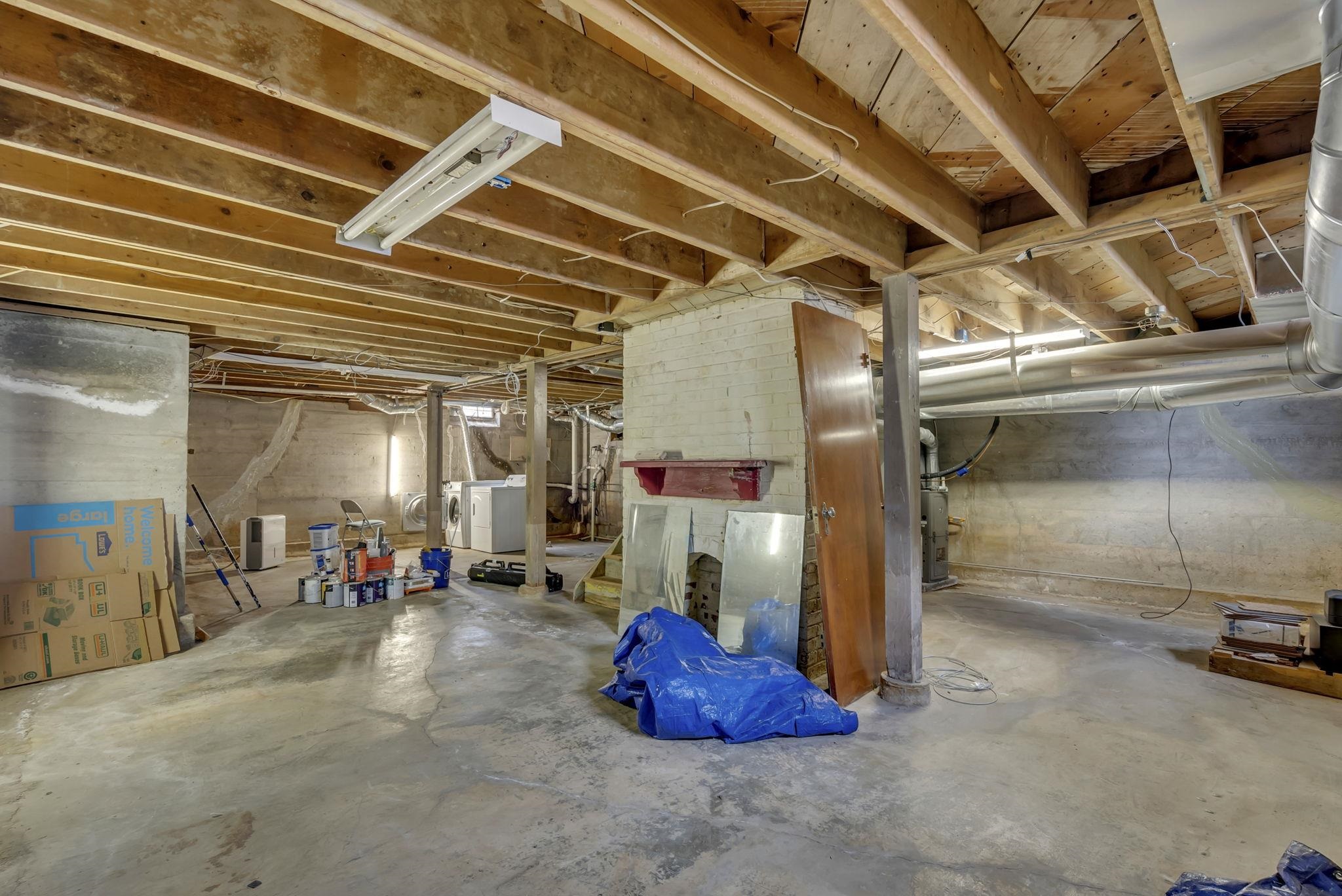 121 N Glendale St Property Photo 23