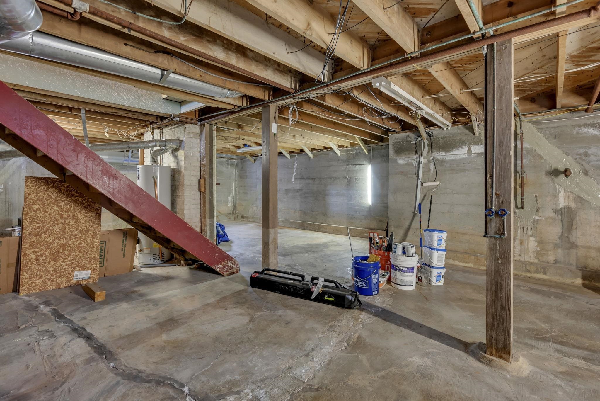 121 N Glendale St Property Photo 24