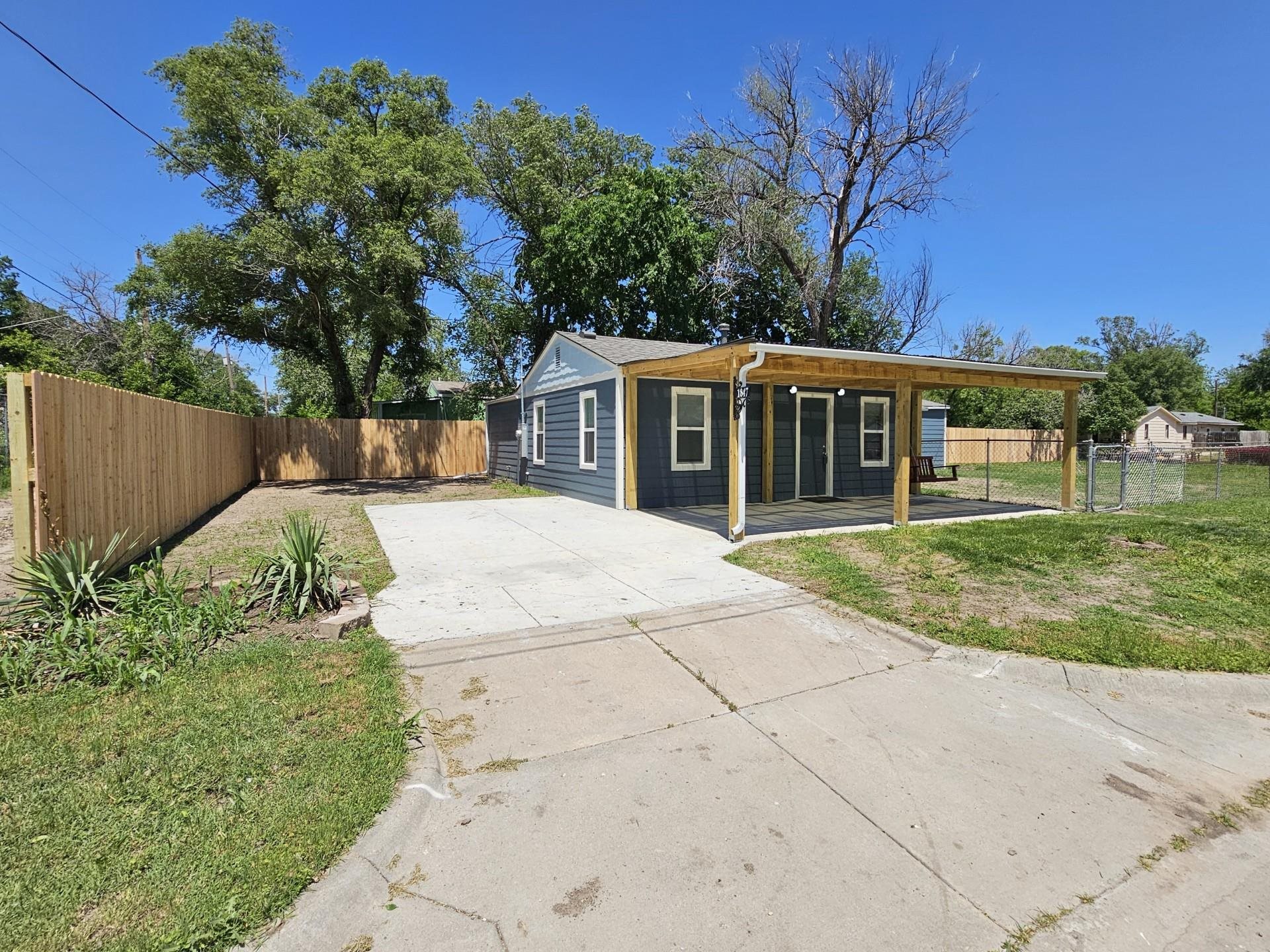 1847 S Hiram St Property Photo