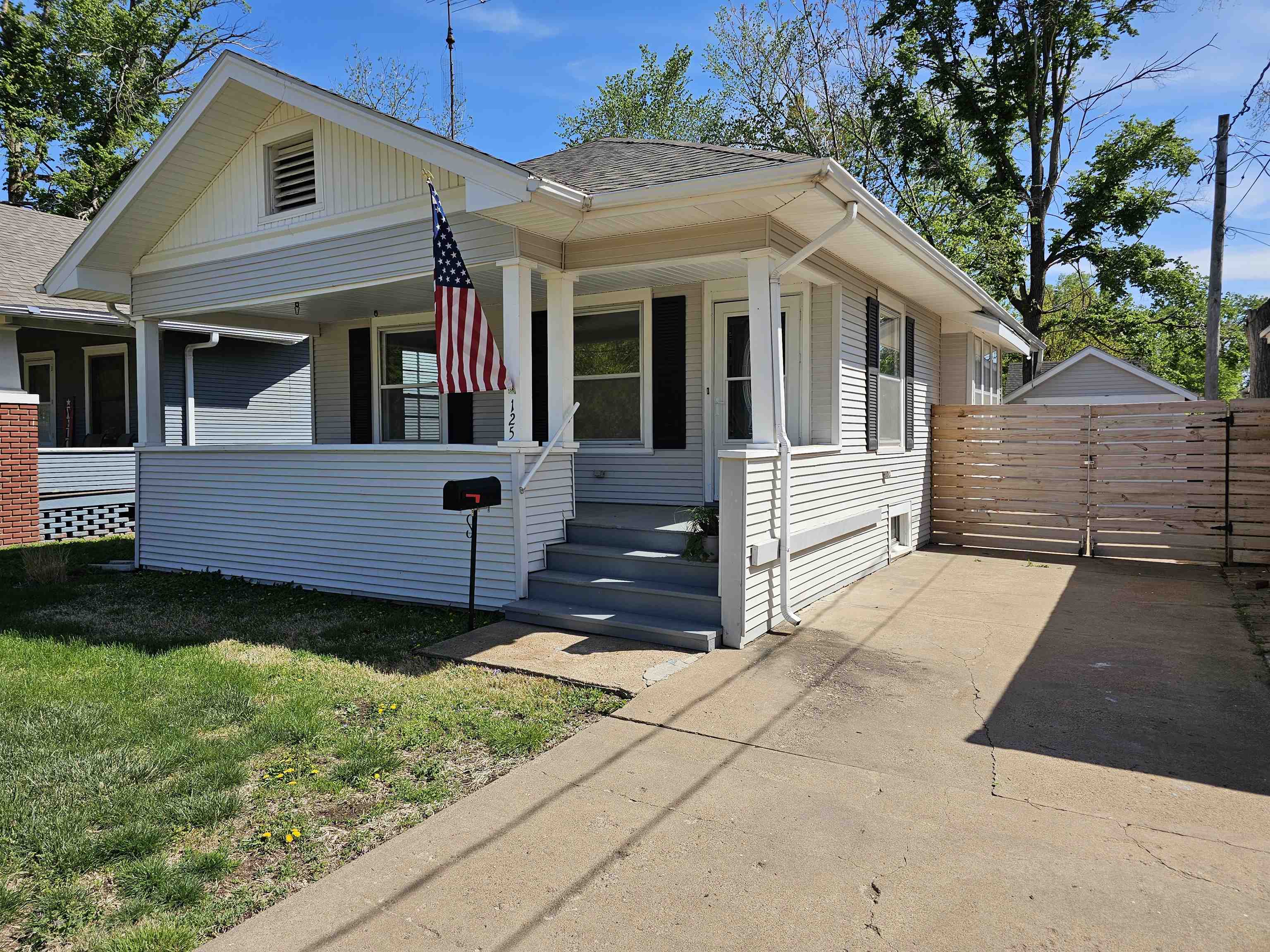 125 W Bond St Property Photo