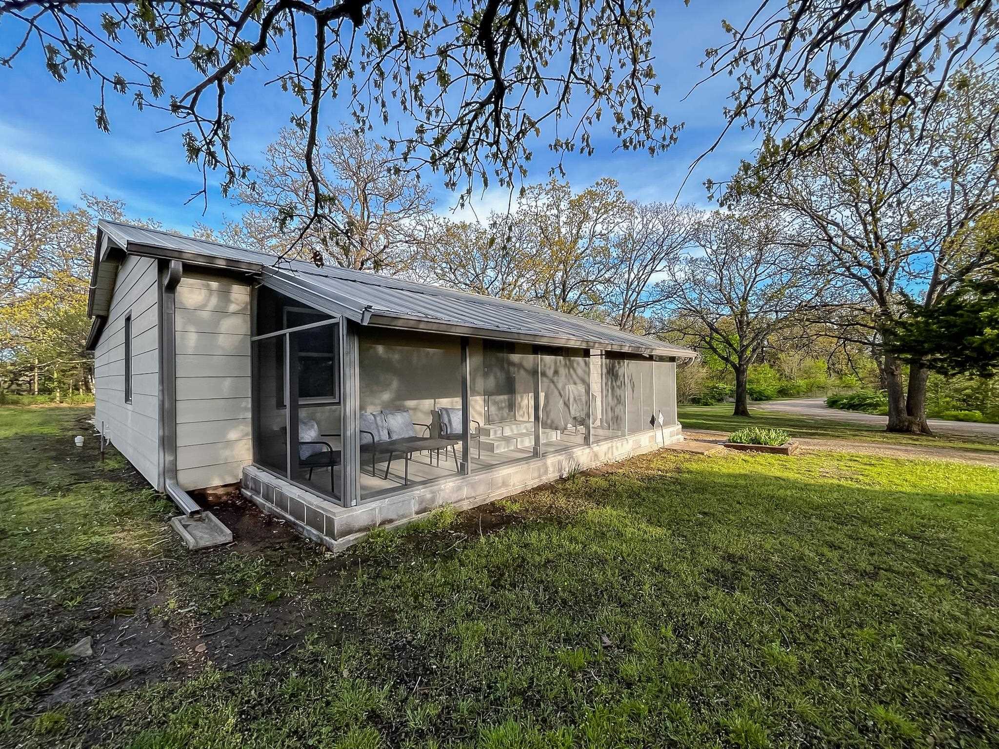 205 N Sunset Terrace Property Photo 3