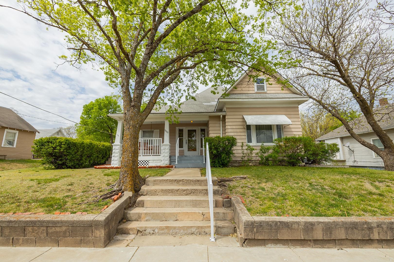 1115 N Pine St Property Photo